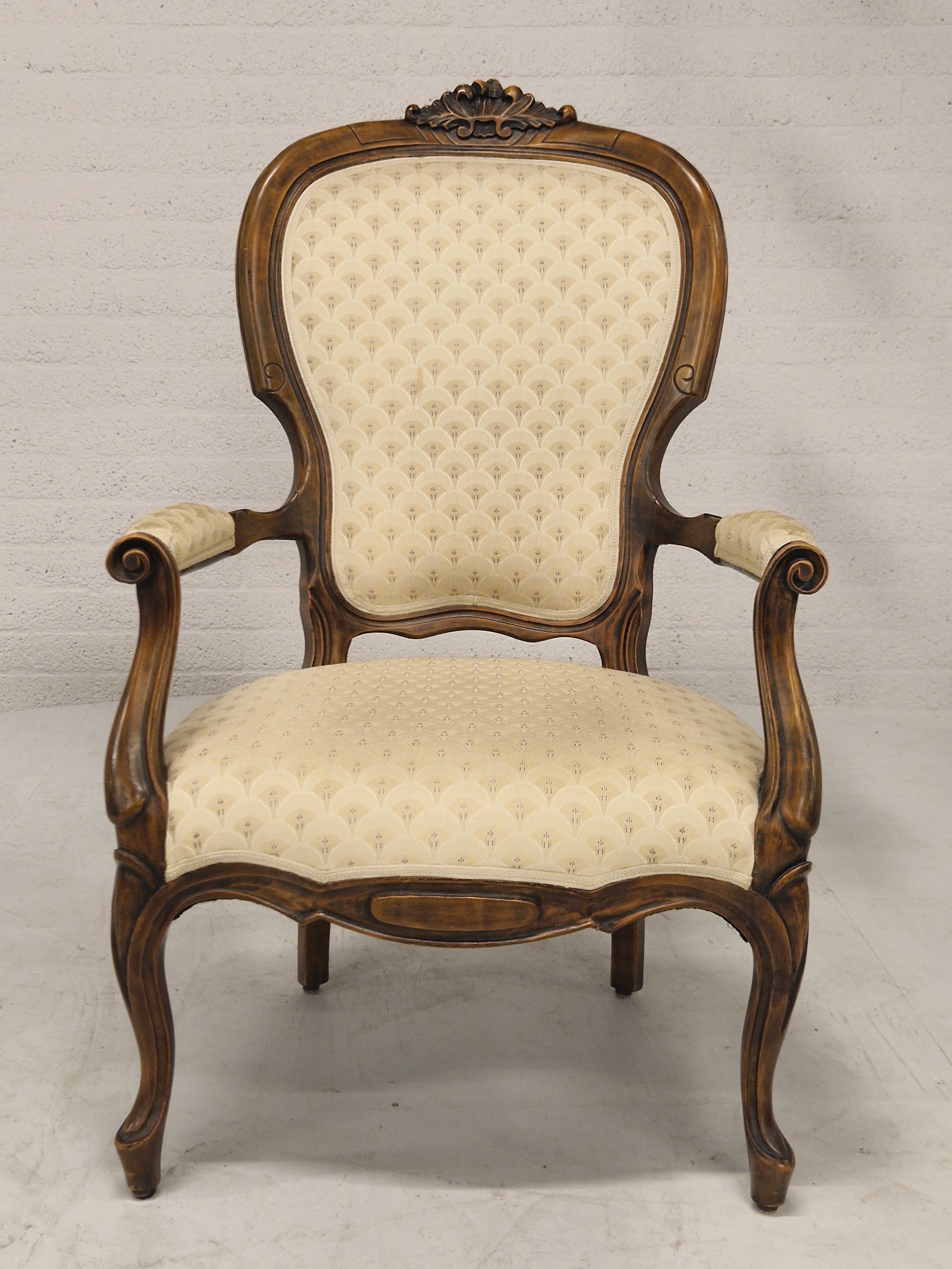 Arm chair