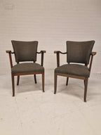 2 stoelen met gebogen armleuning