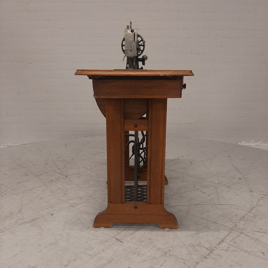 Gazelle trapnaaimachine in meubel