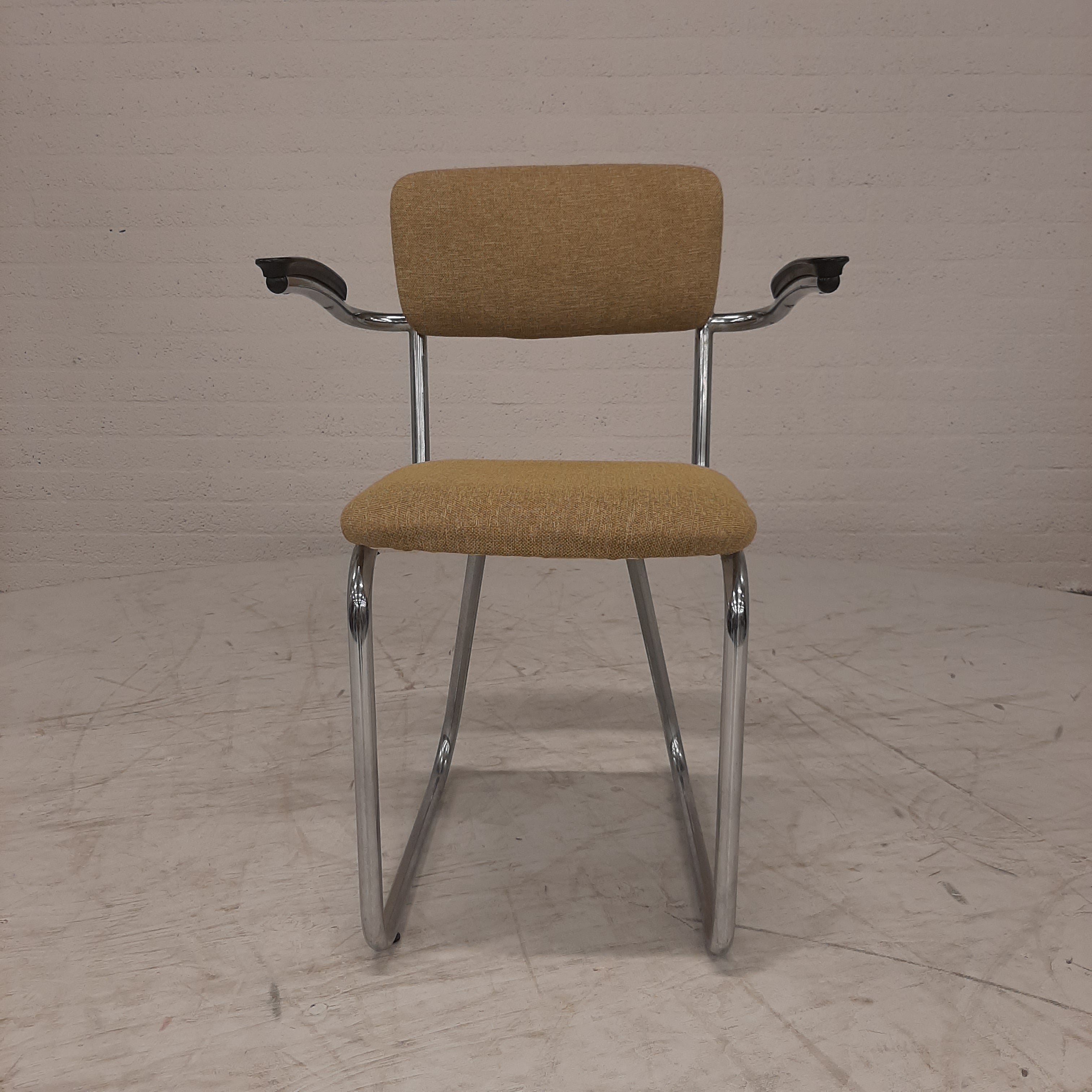 Buisframestoel gele bekleding