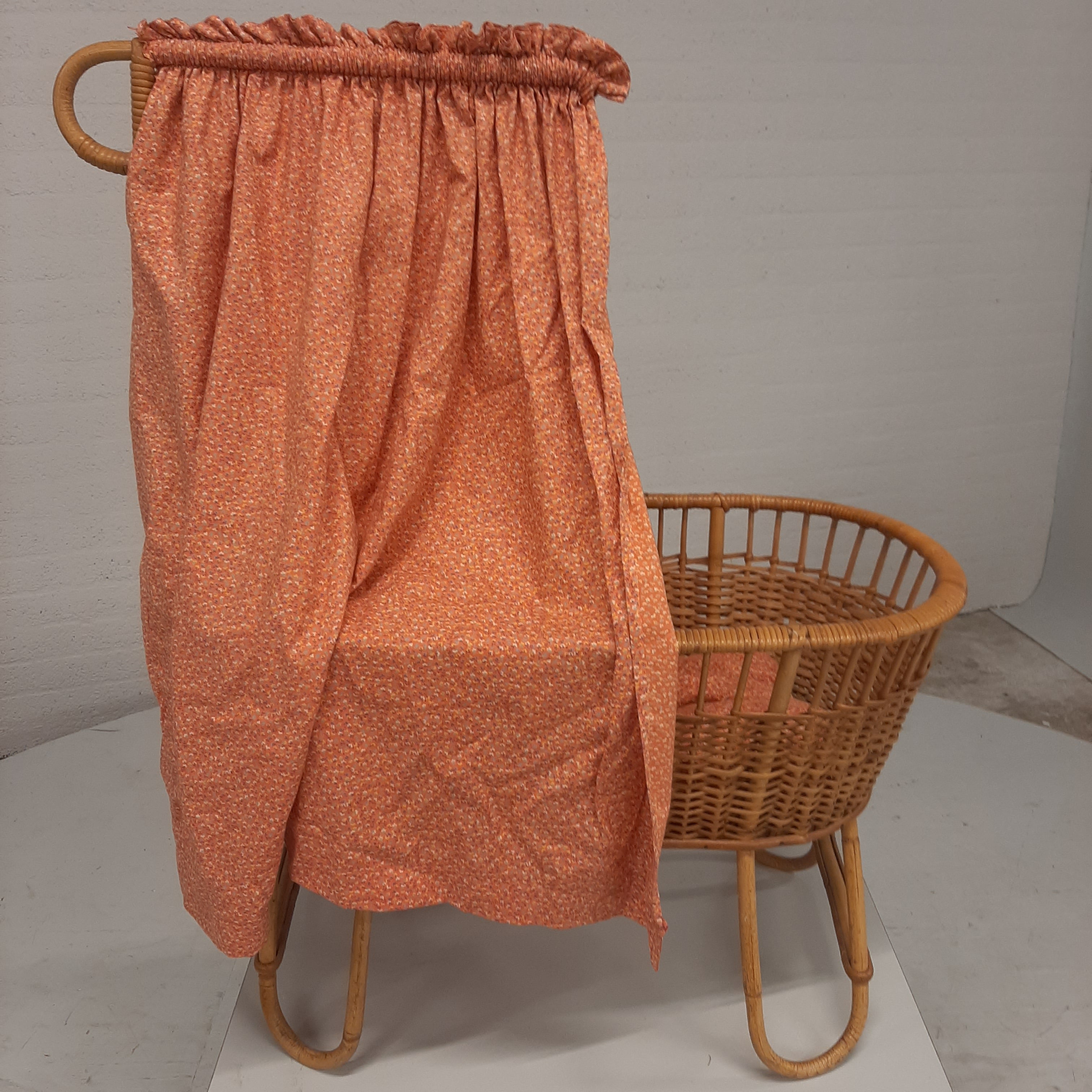 Rotan wieg met hemeltje
