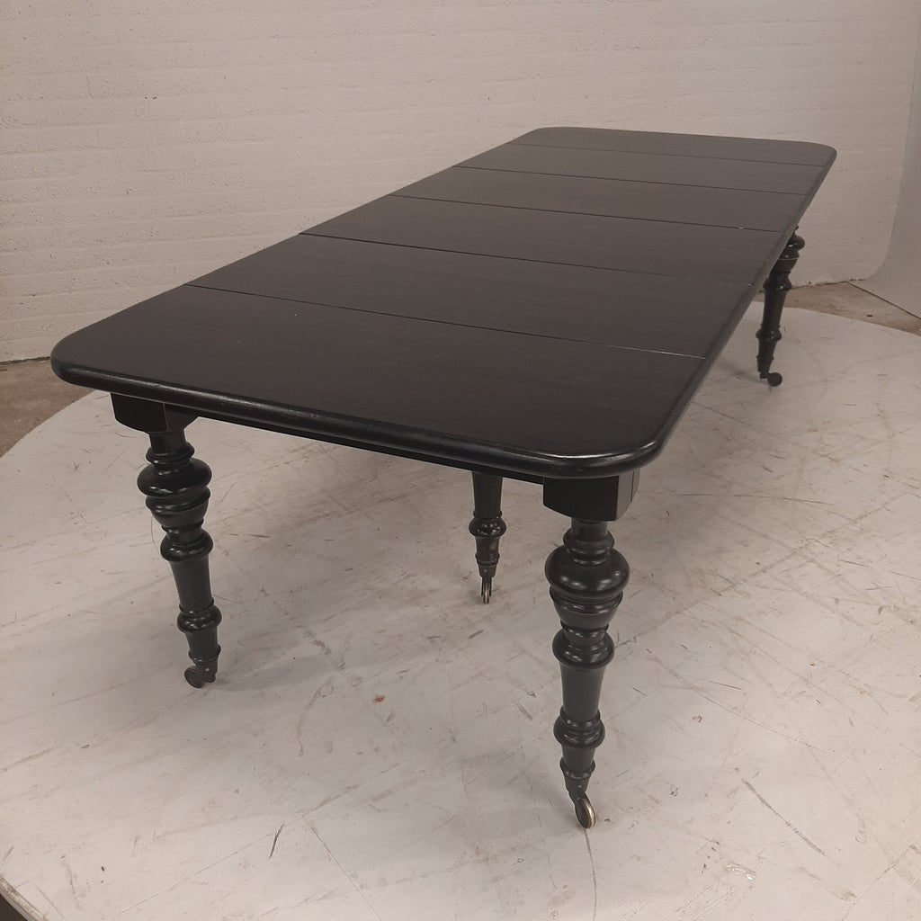 Zwarte 4 delig uitschuifbare tafel