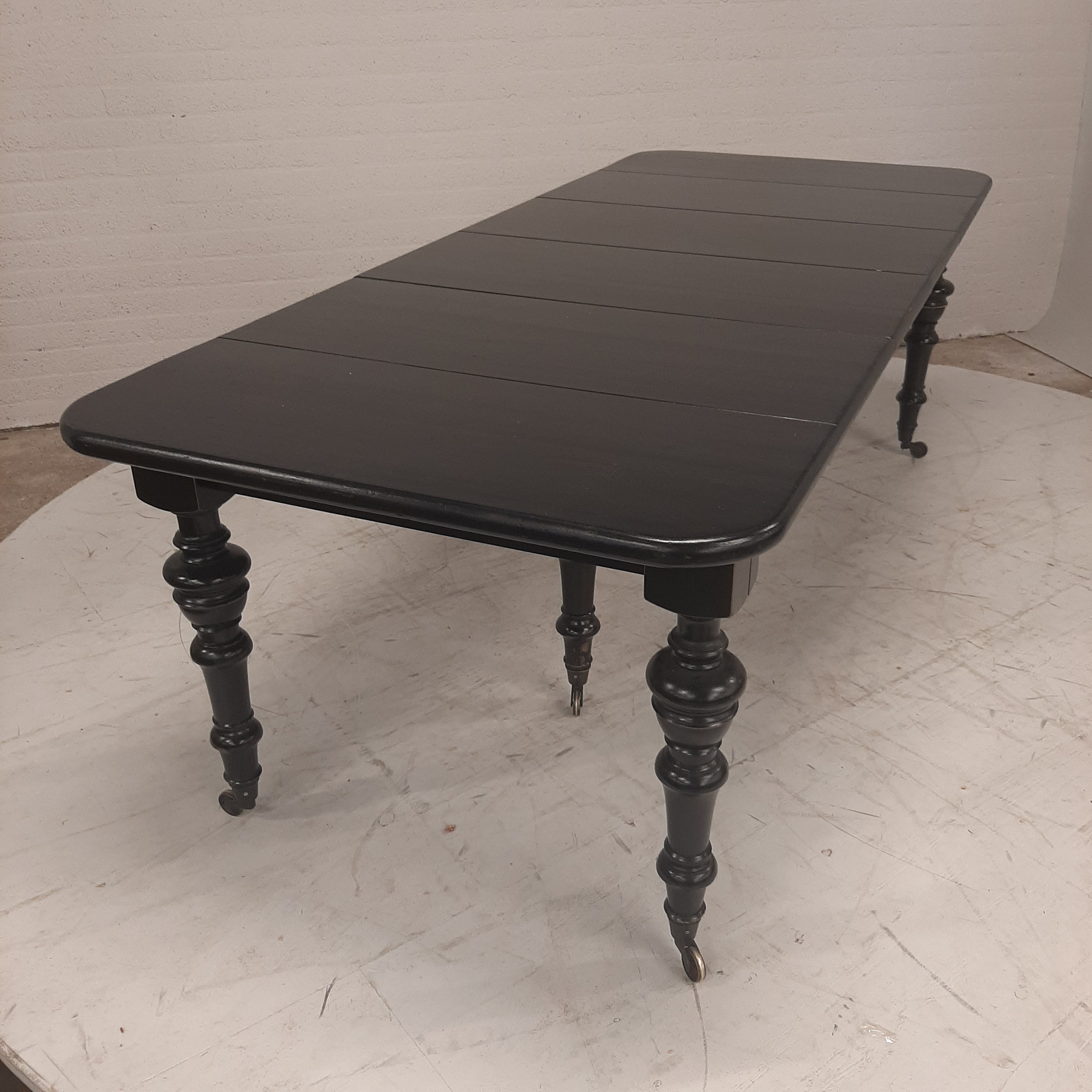 Zwarte 4 delig uitschuifbare tafel