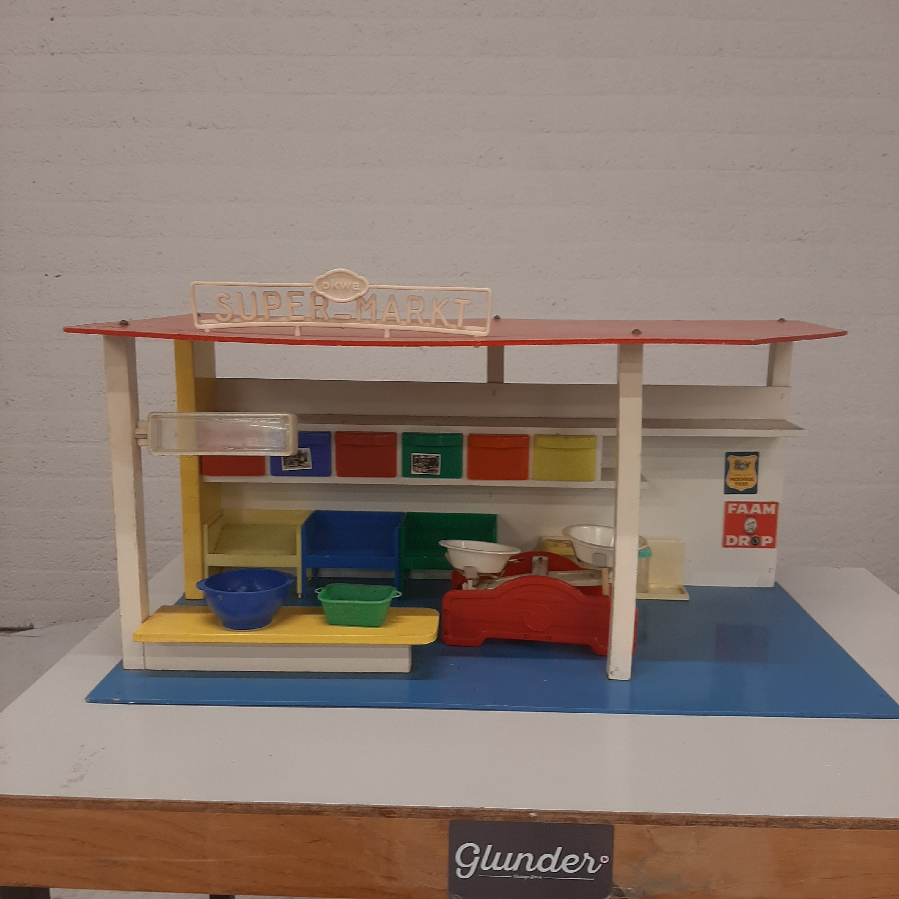Okwa speel supermarkt met producten