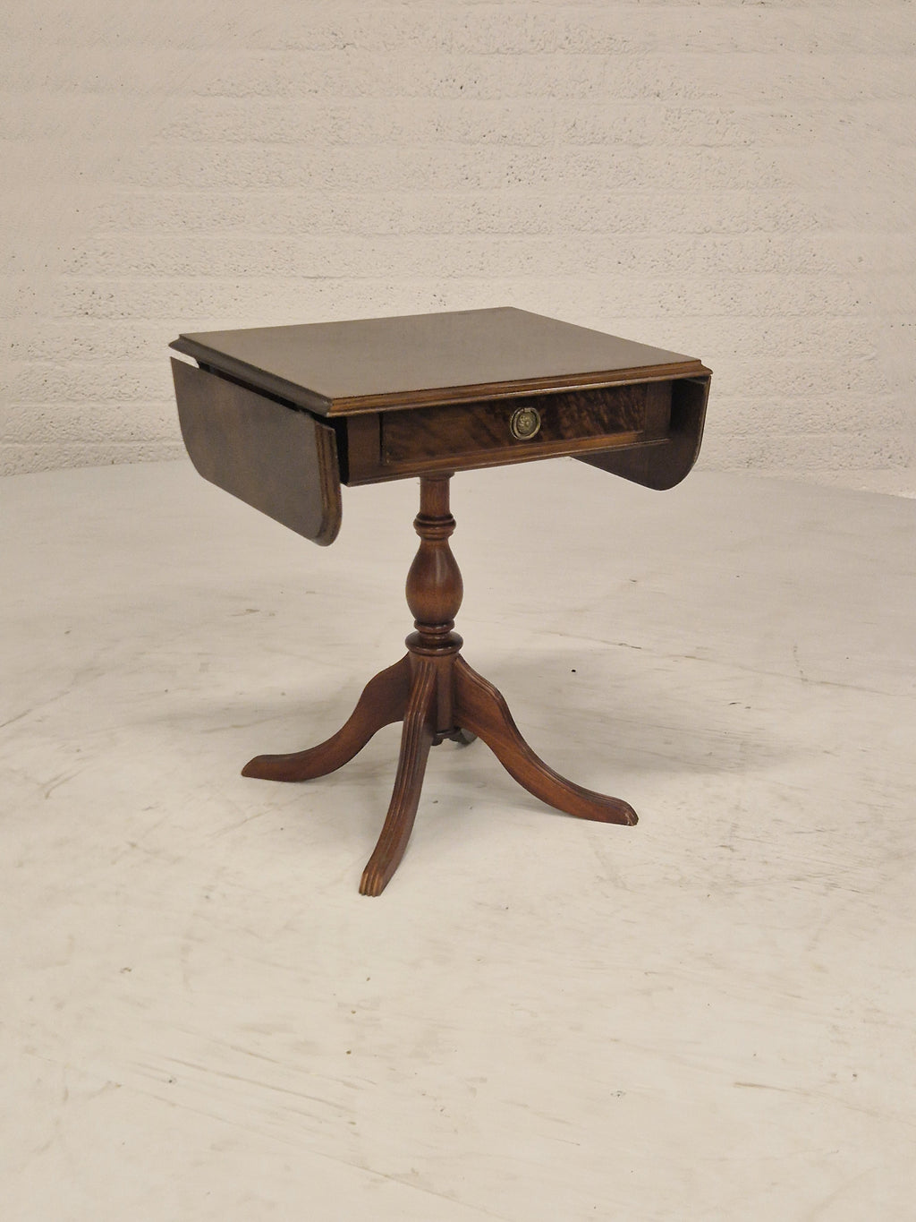 Bijzettafel, hangoor