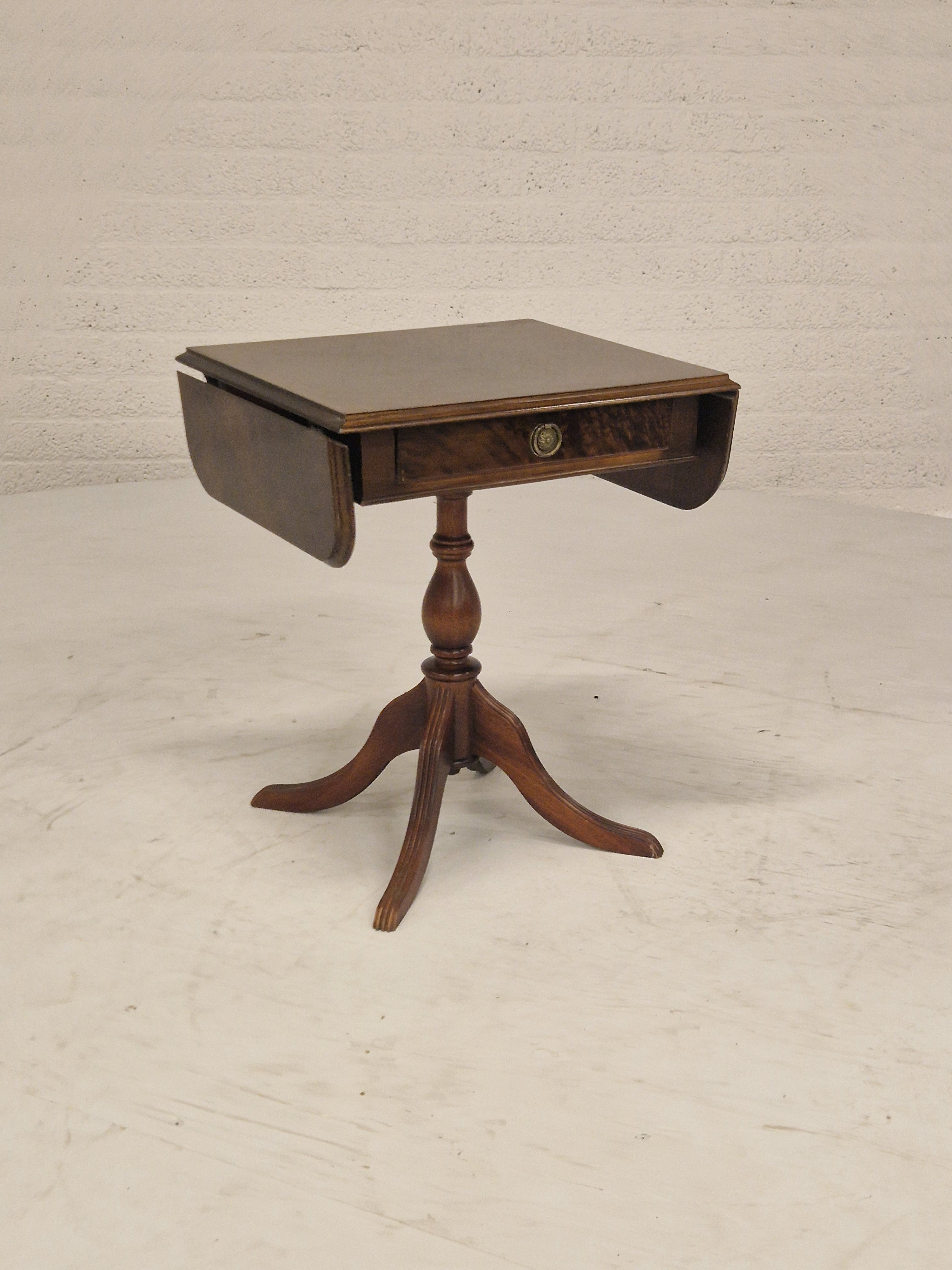 Bijzettafel, hangoor