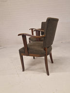 2 stoelen met gebogen armleuning