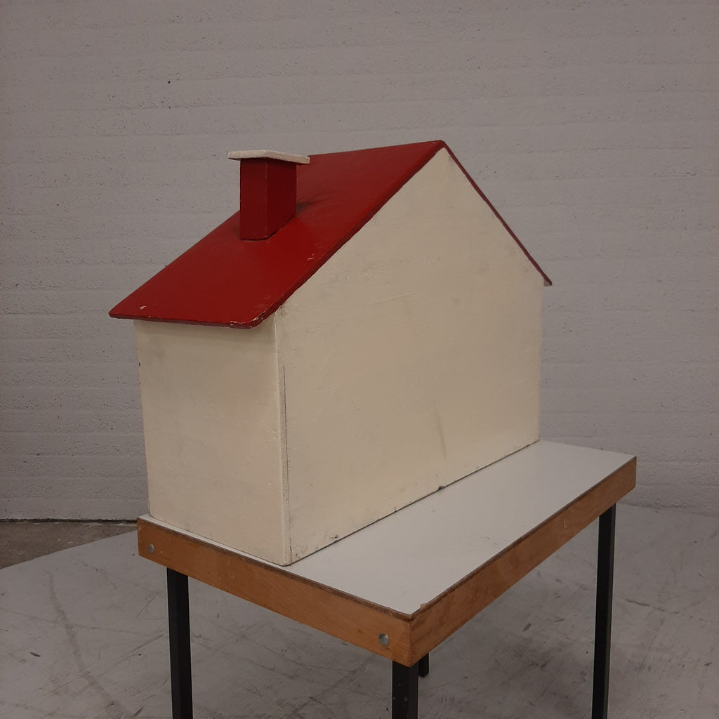 Poppenhuis met inrichting spulletjes