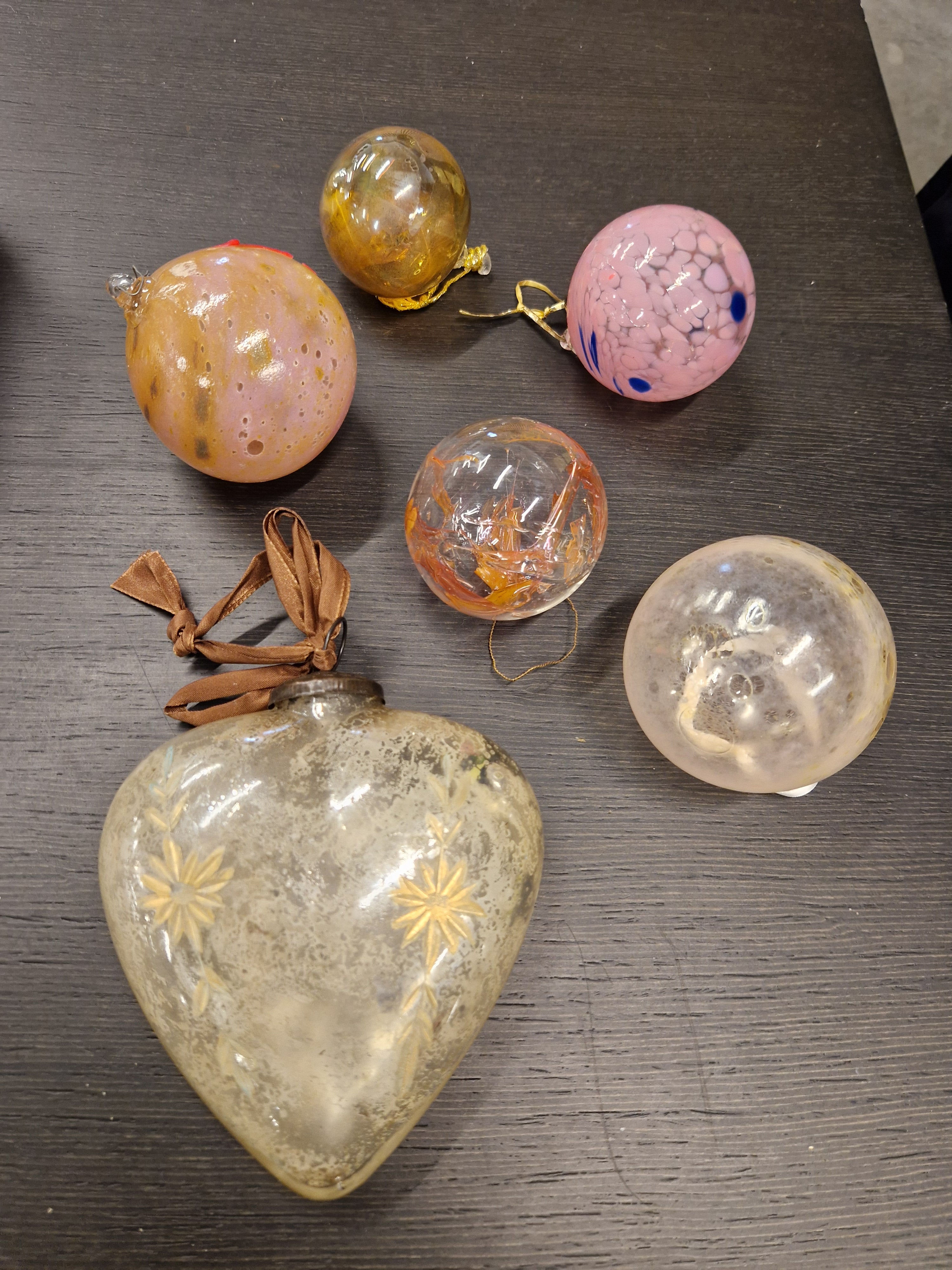 Handgeblazen kerstballen, versiering