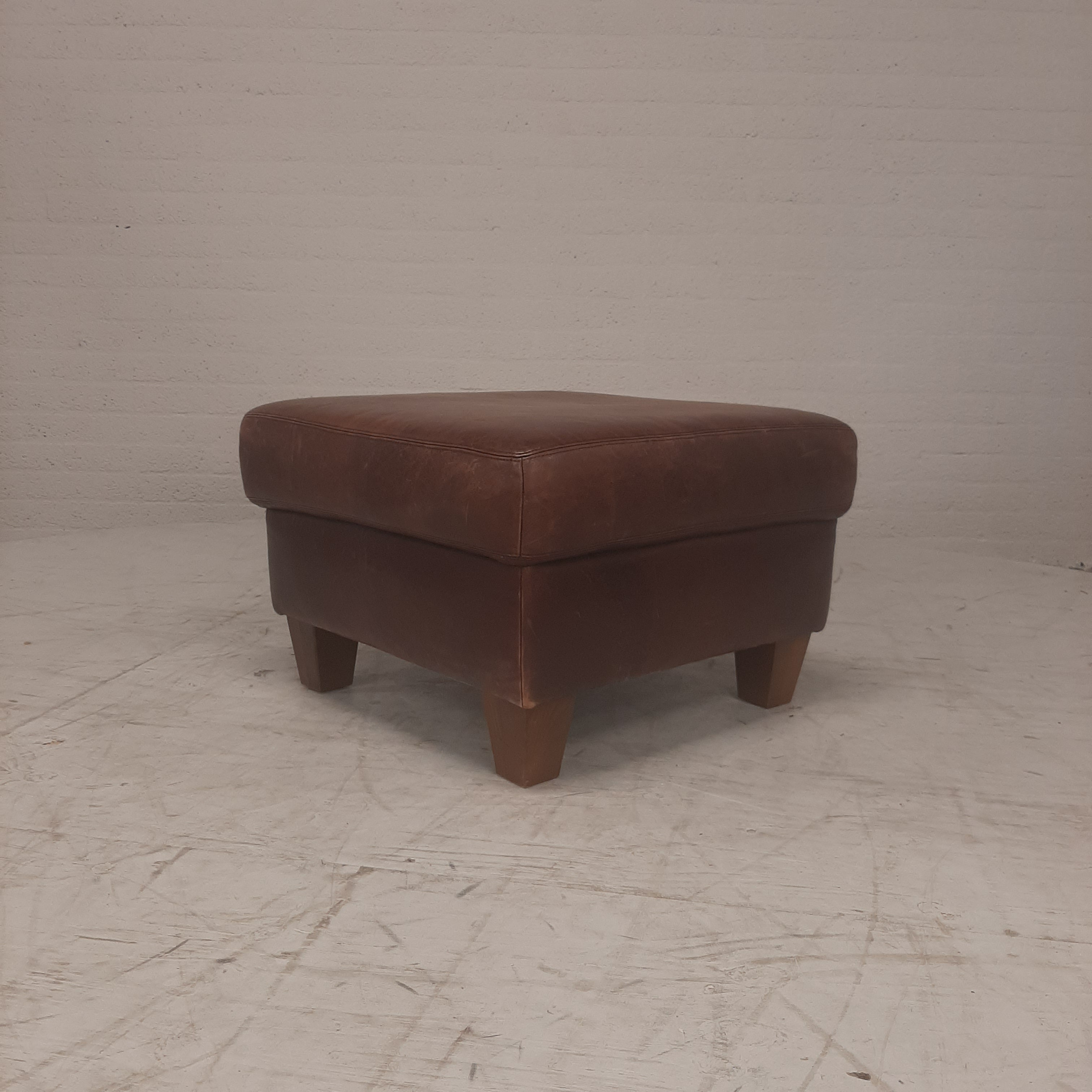 Bruin leren poef / hocker