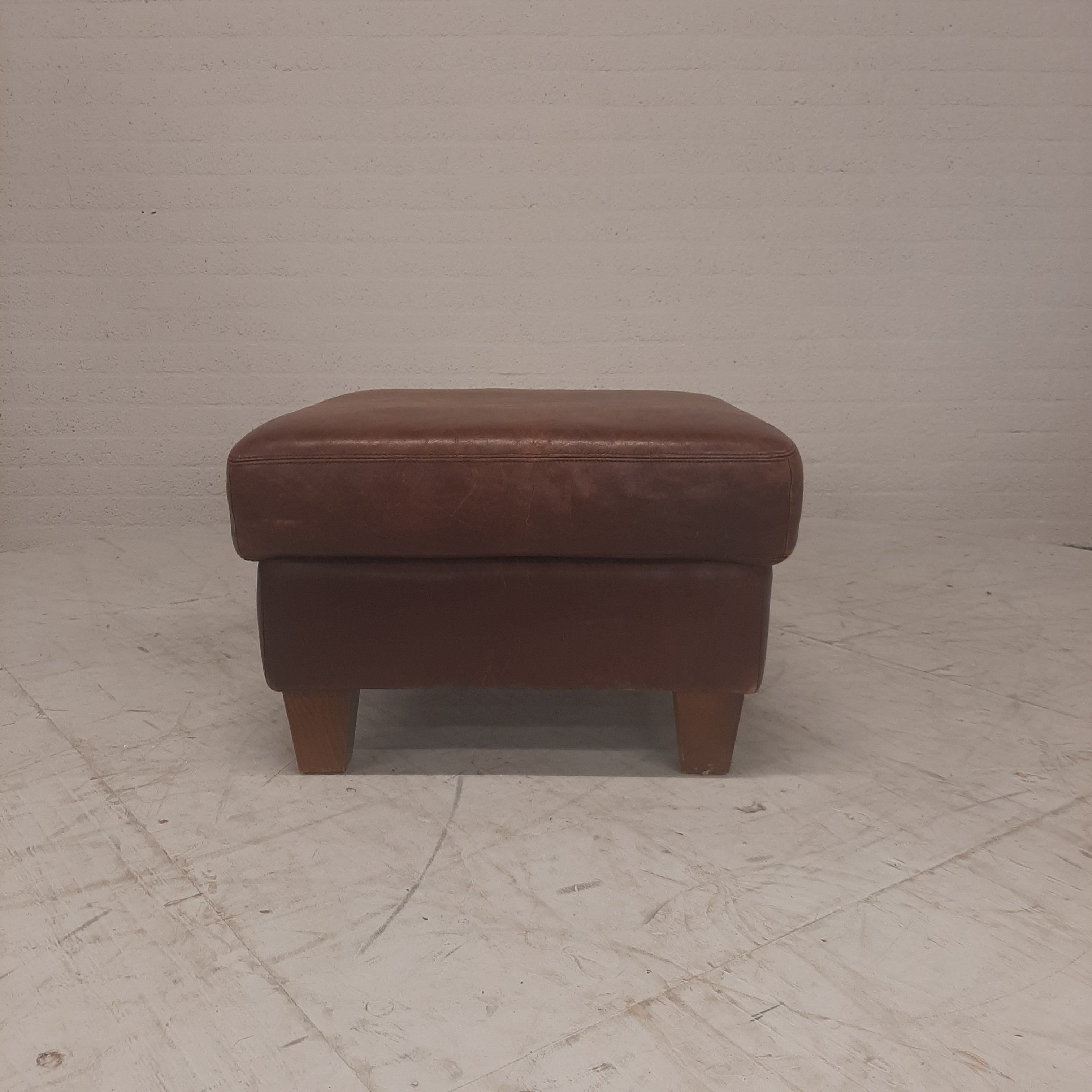 Bruin leren poef / hocker