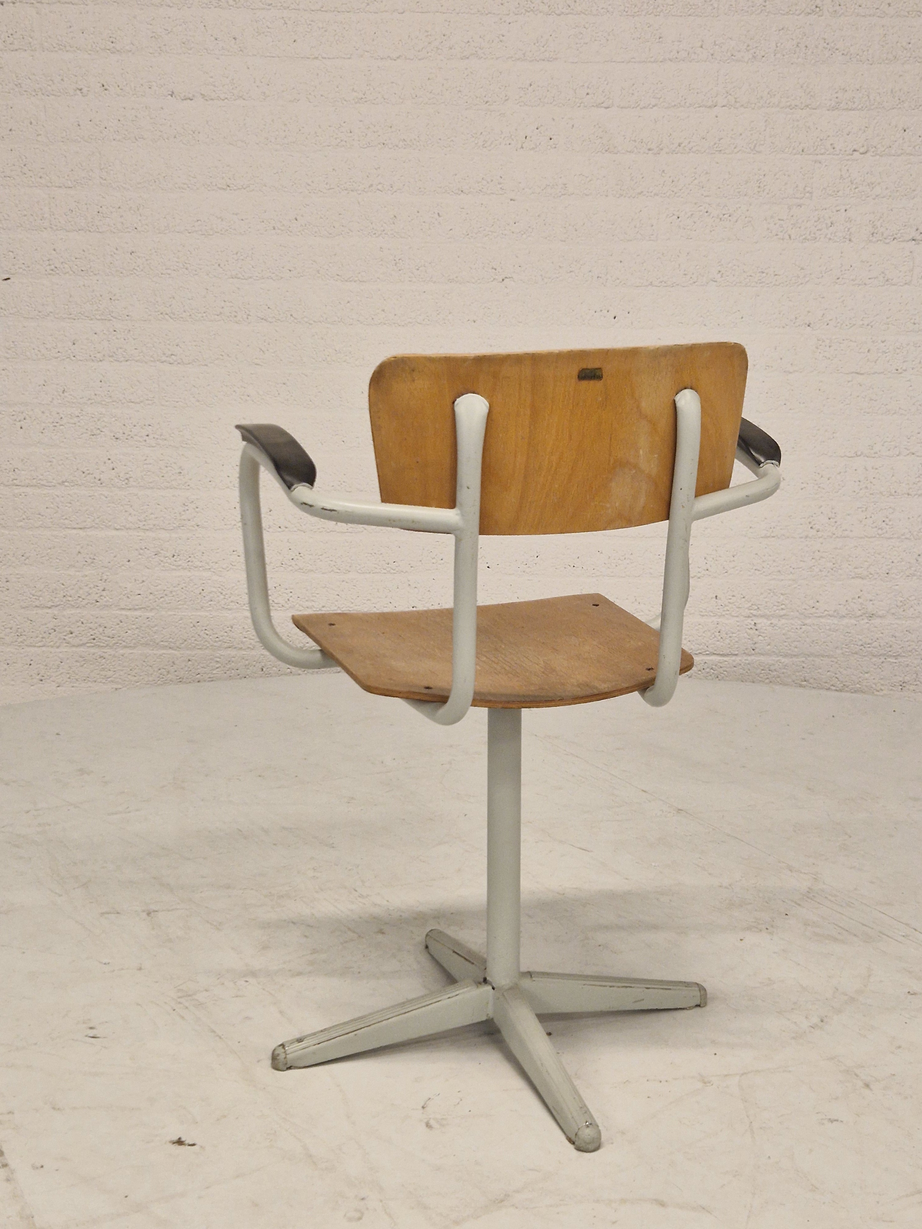 Industriele atelierstoel