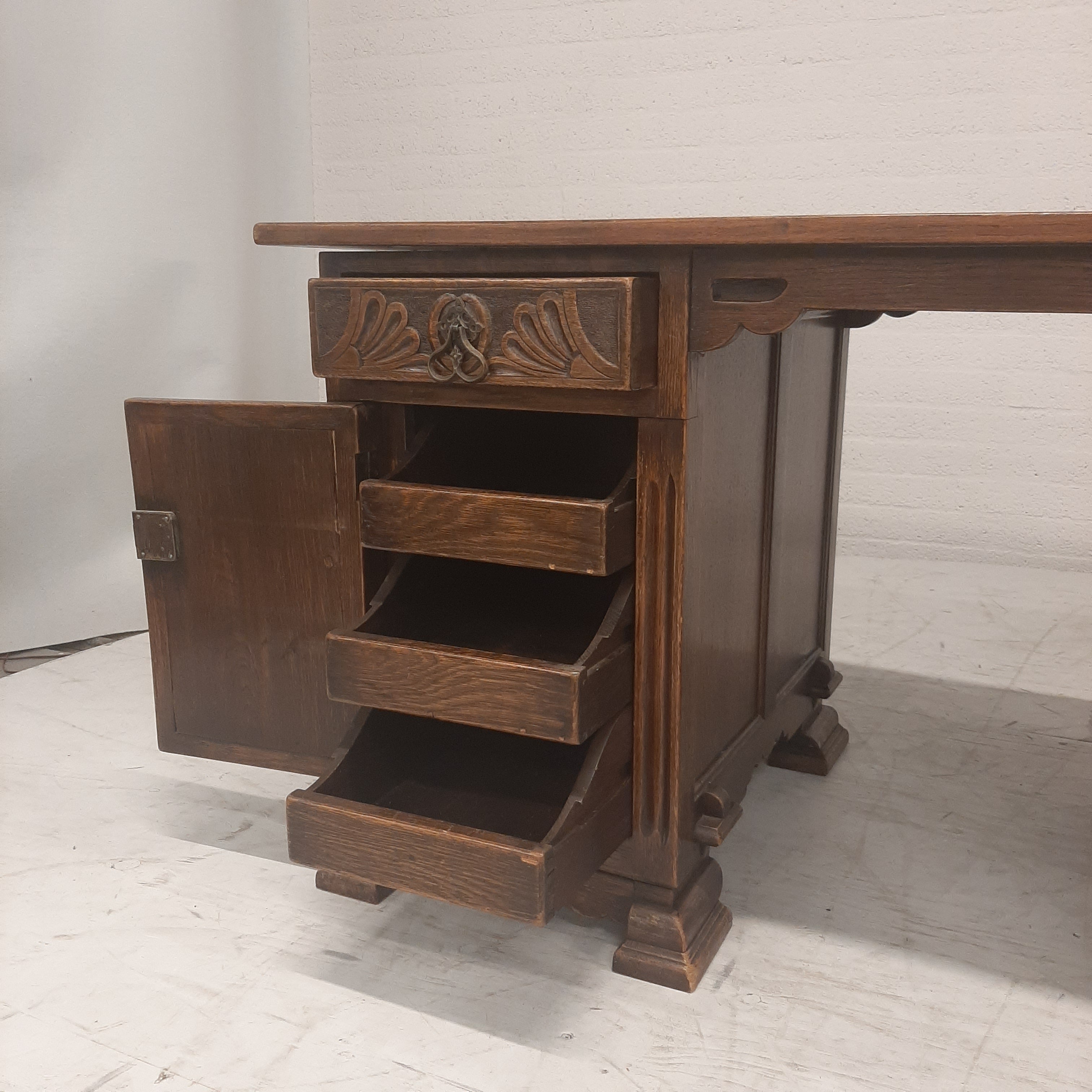 Eiken bureau houtsnijwerk frontjes