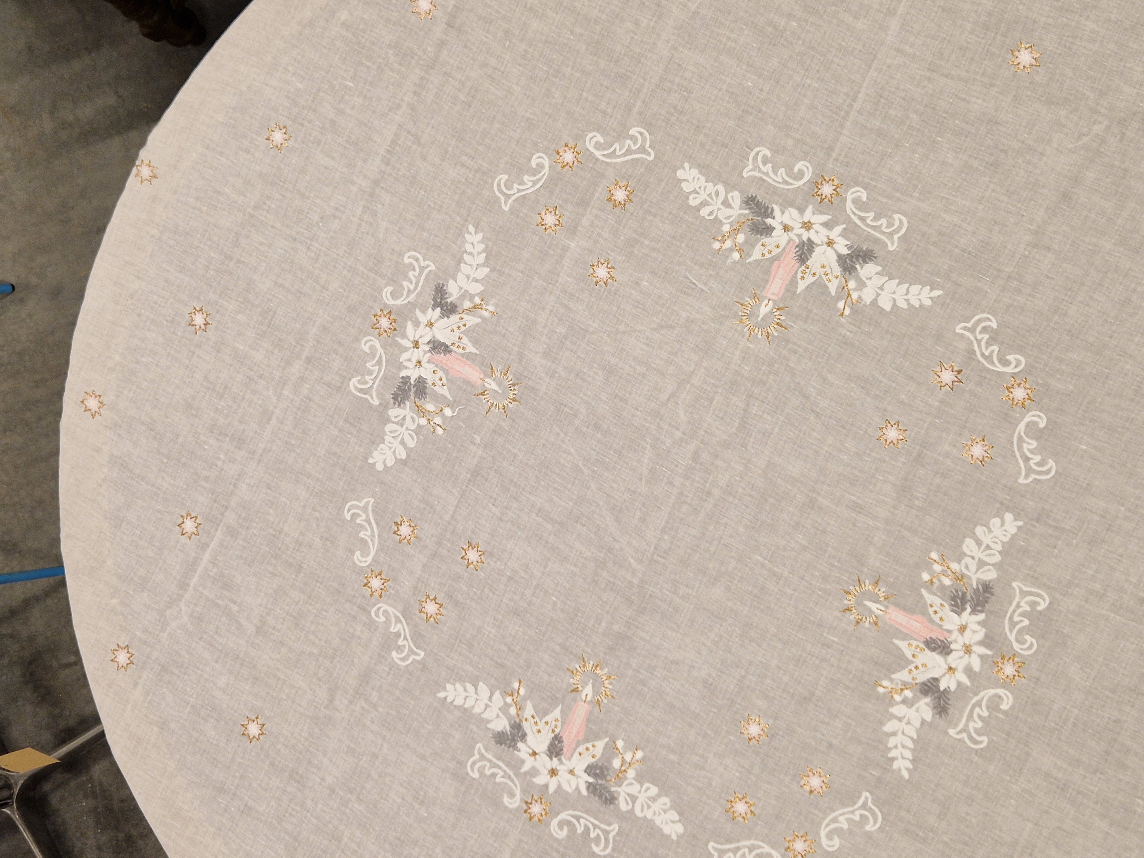 Duitse kerst tafelkleden per stuk 20 euro, linnen, damast etc...