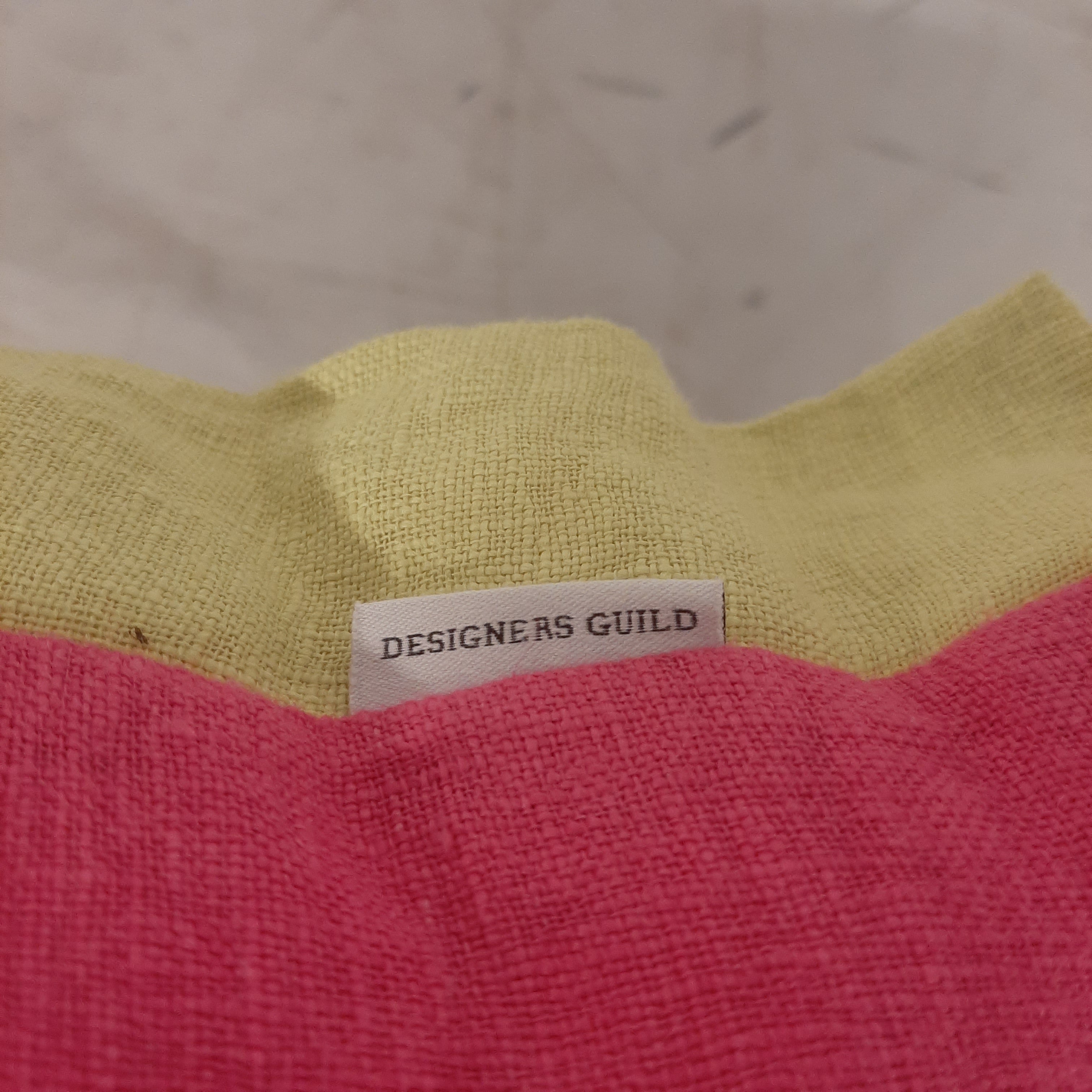 Set van twee roze kussens