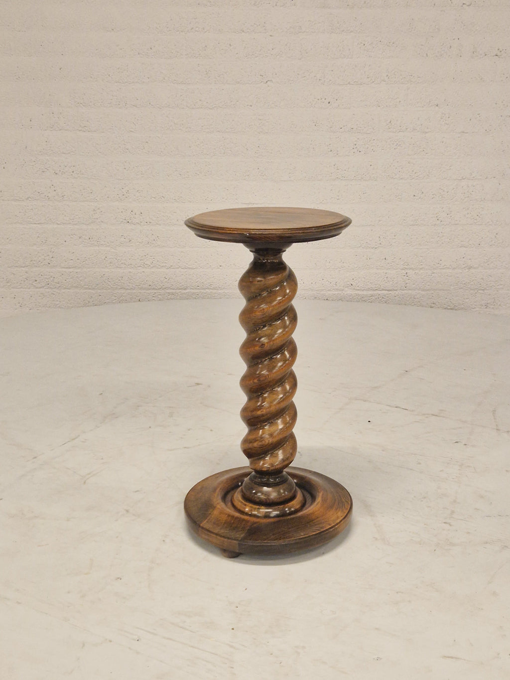 Plantentafel met gedraaid hout