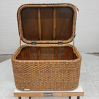 C & J rotan mand