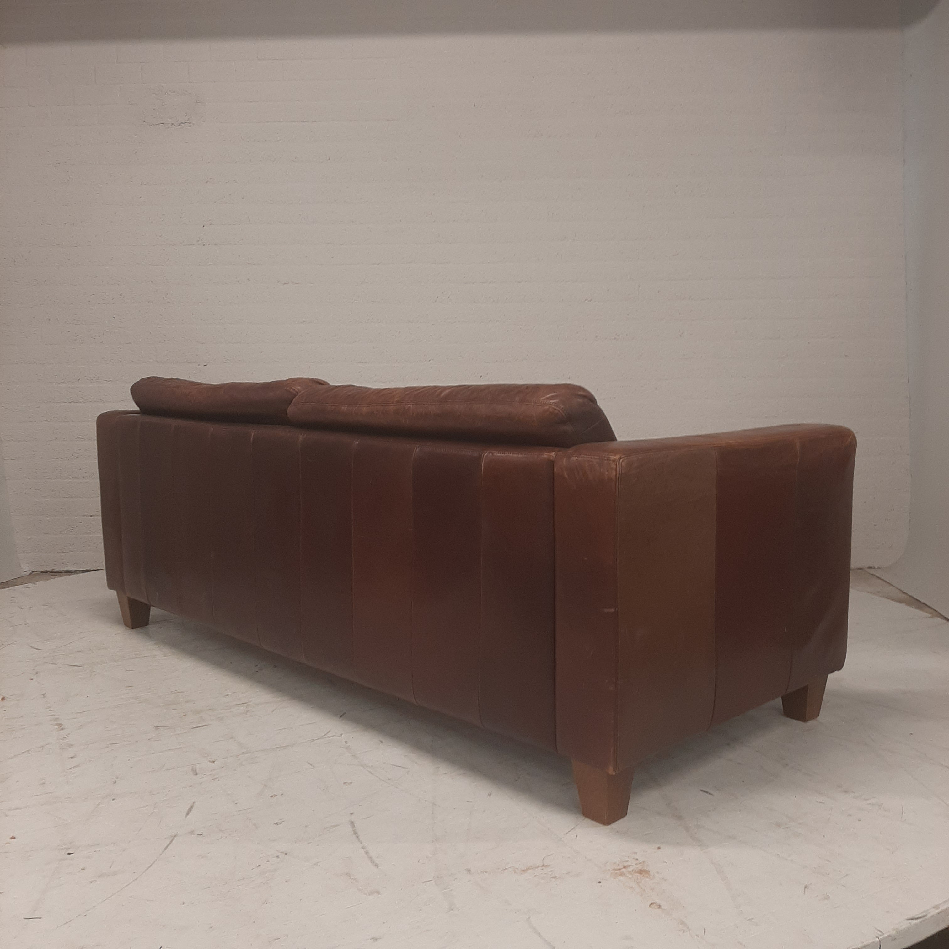 Lederen bank bruin