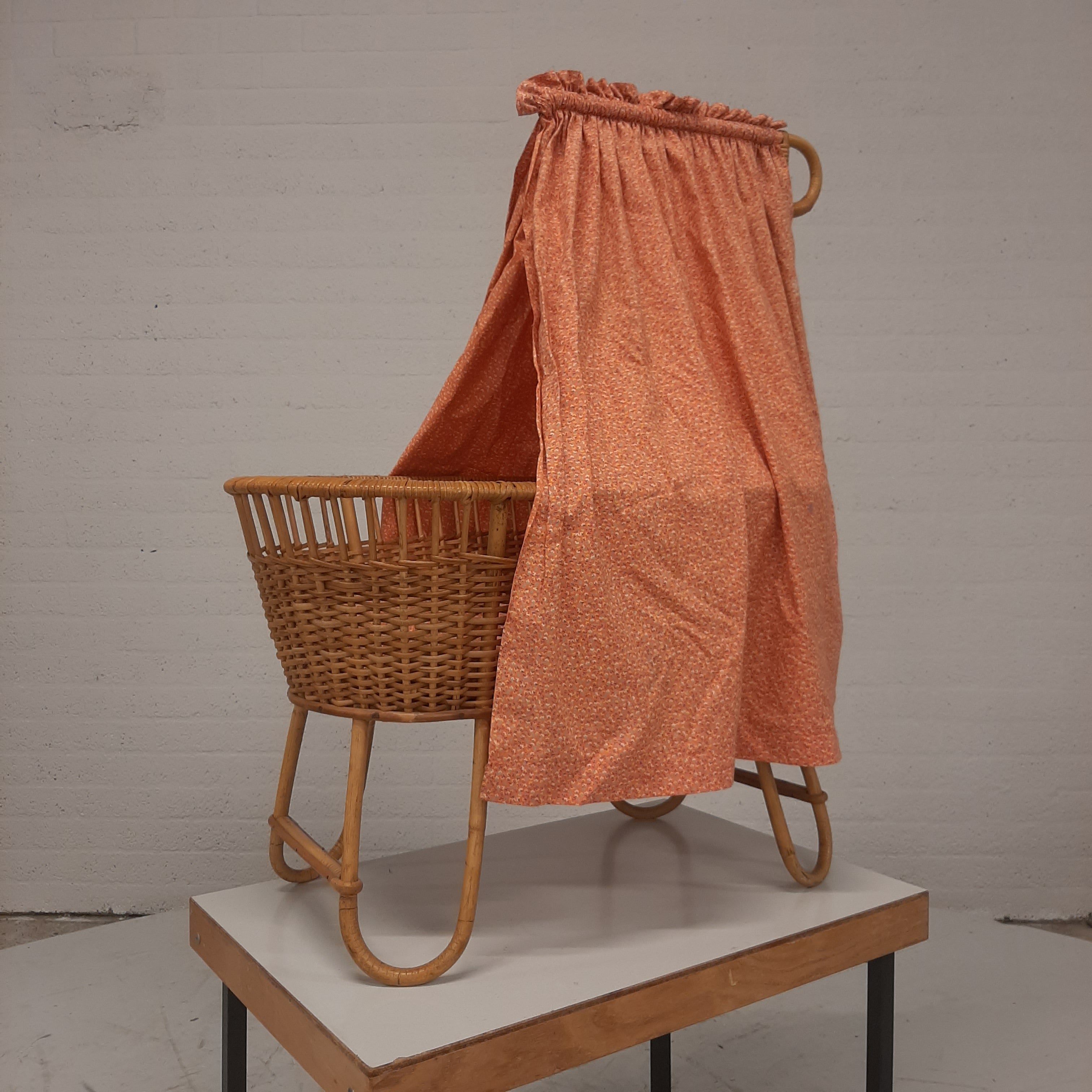Rotan wieg met hemeltje