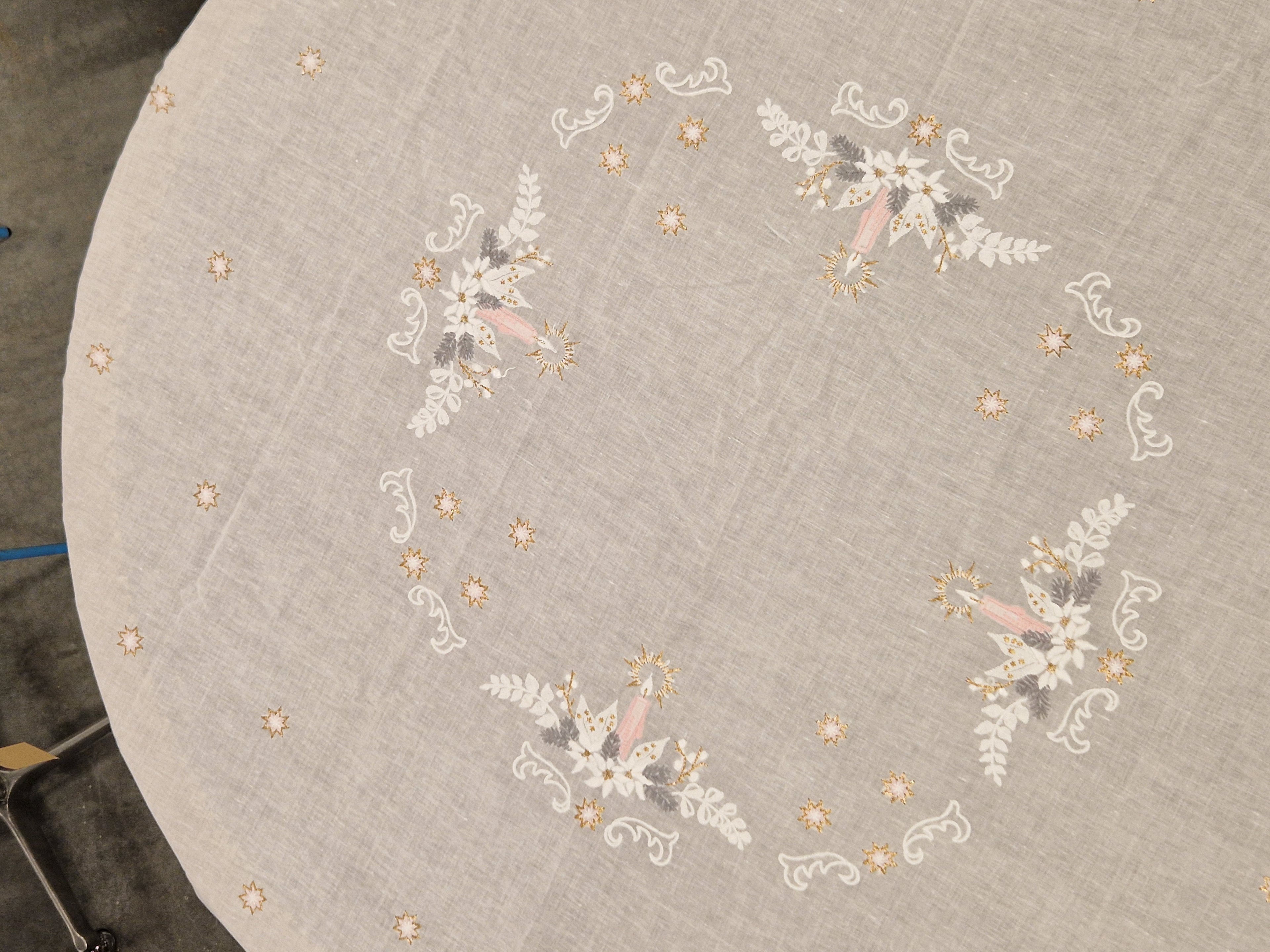 Duitse kerst tafelkleden per stuk 20 euro, linnen, damast etc...