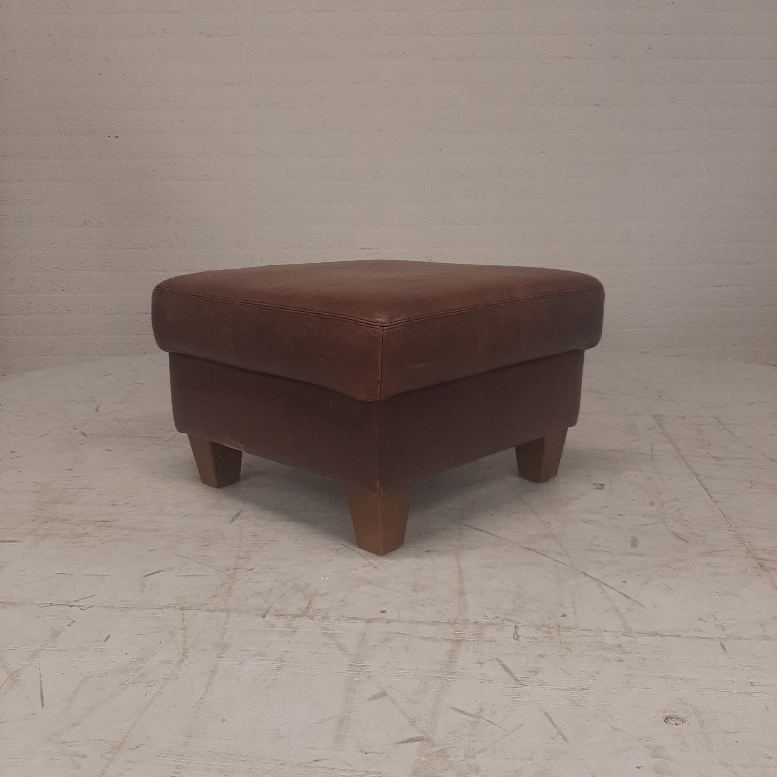 Bruin leren poef / hocker