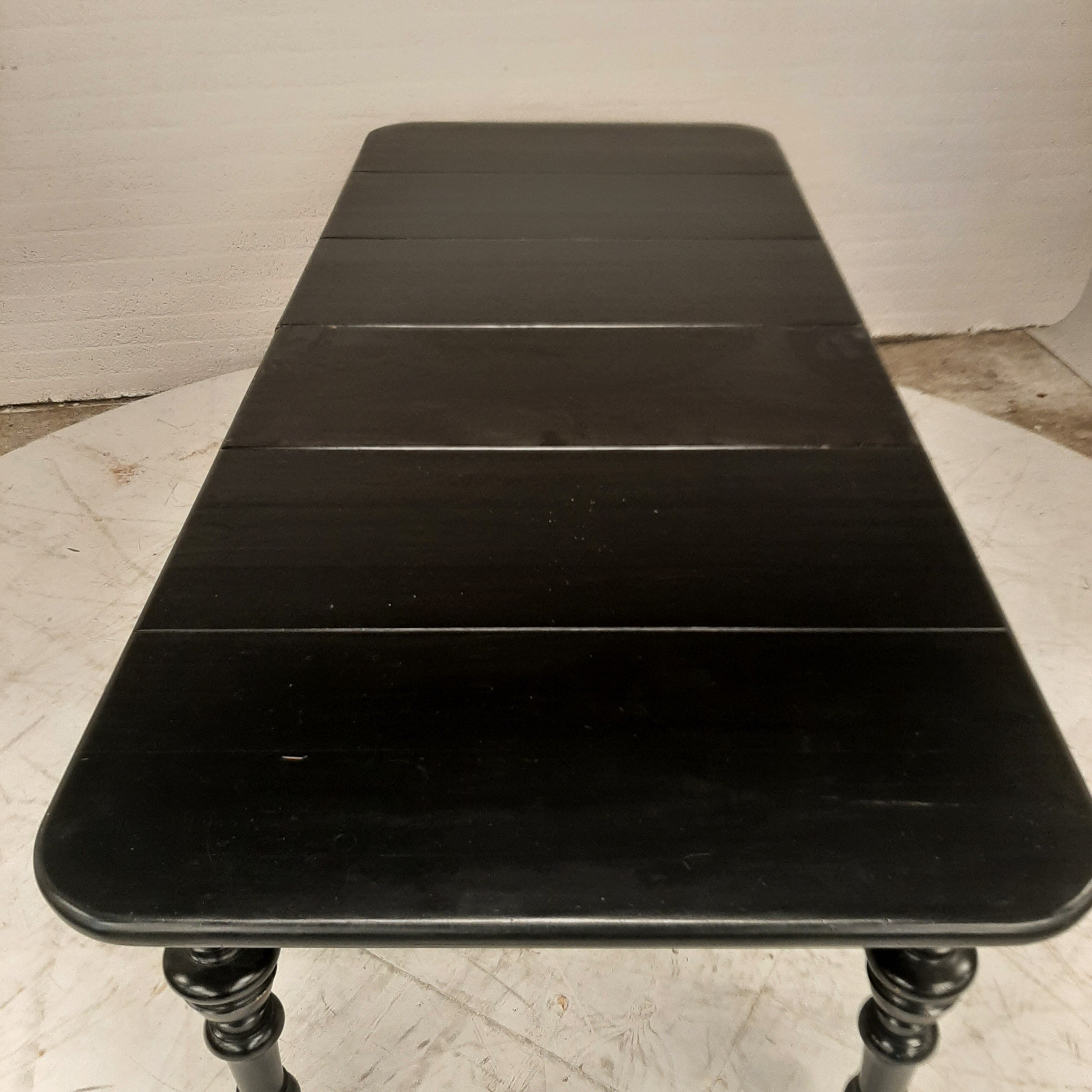 Zwarte 4 delig uitschuifbare tafel