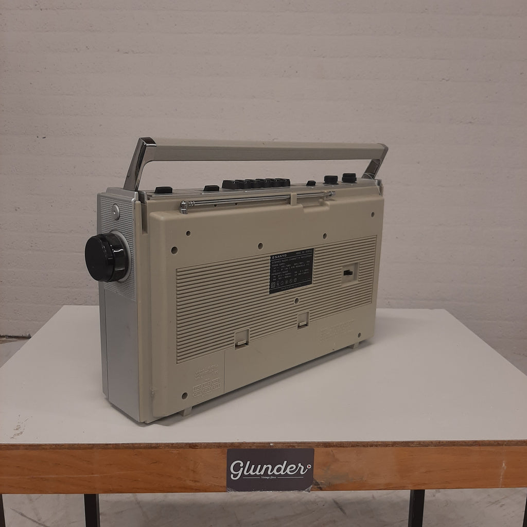 Sanyo 4 band cassette recorder