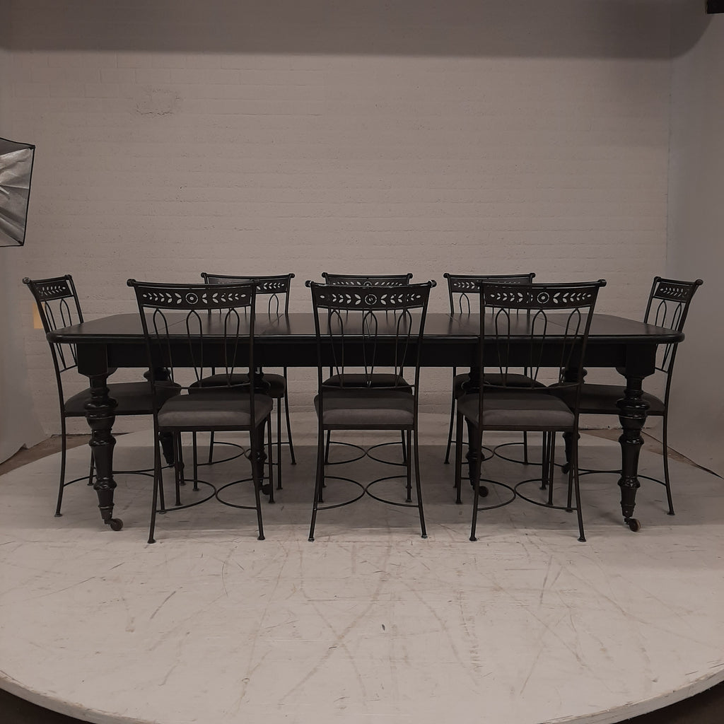 Set eettafel met 8 ijzeren Hobel Nizza stoelen