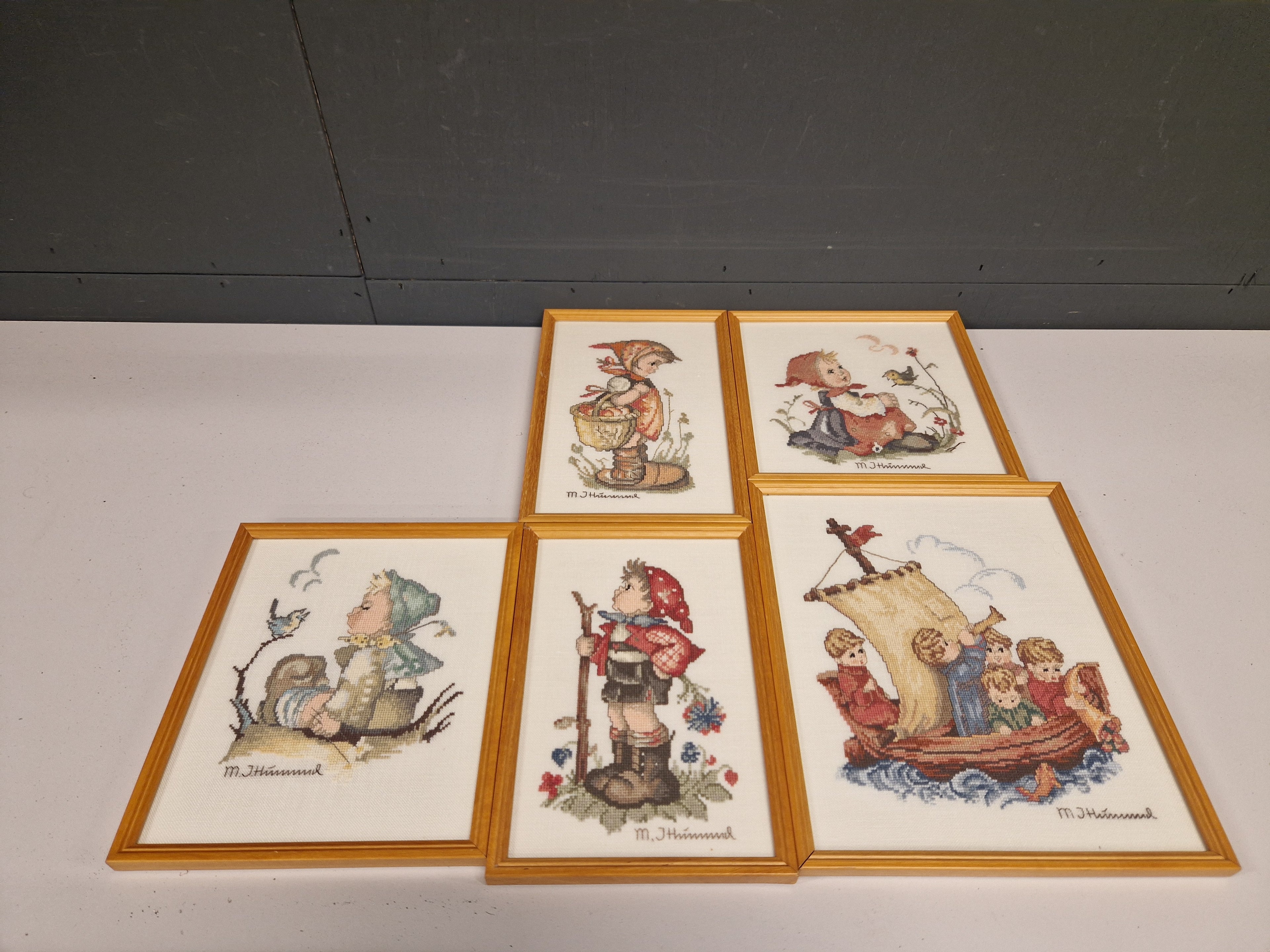 Geborduurde hummel schilderijtjes 5x