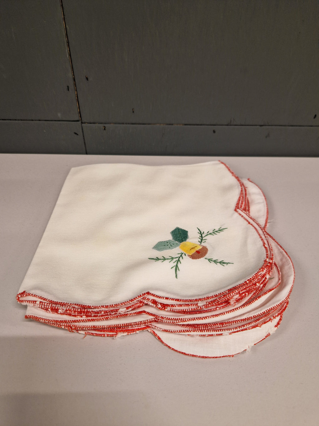 8 kerstservetten, fijn linnen en geborduurd, kerstklok, Duits