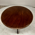 Ronde salontafel op poot met 3 voeten