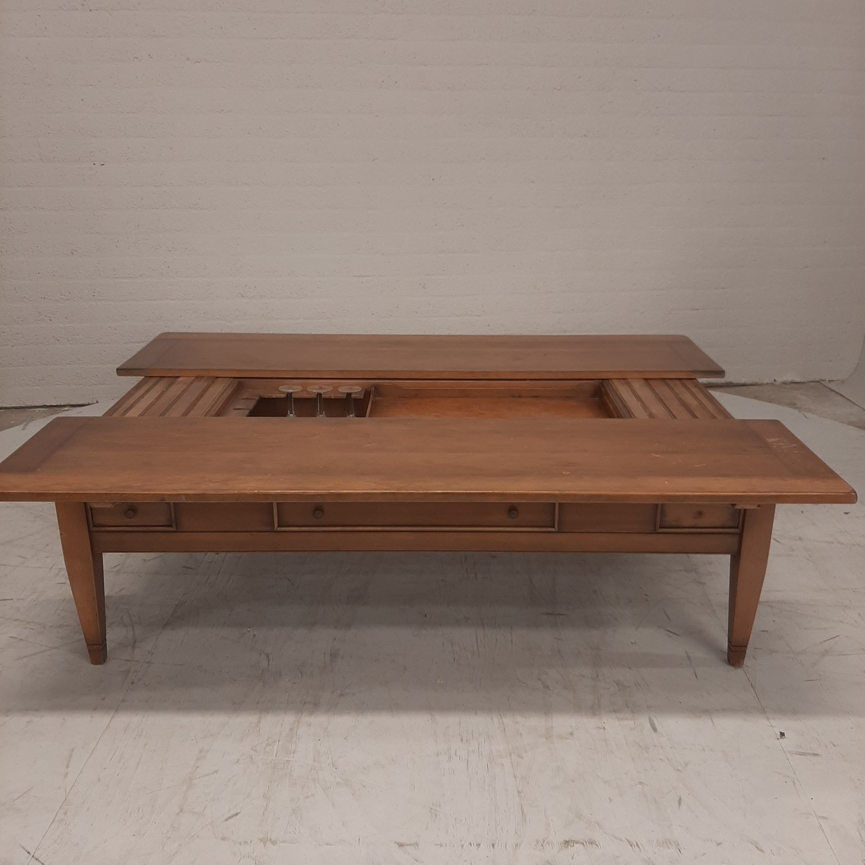 Vintage salontafel met barcompartiment