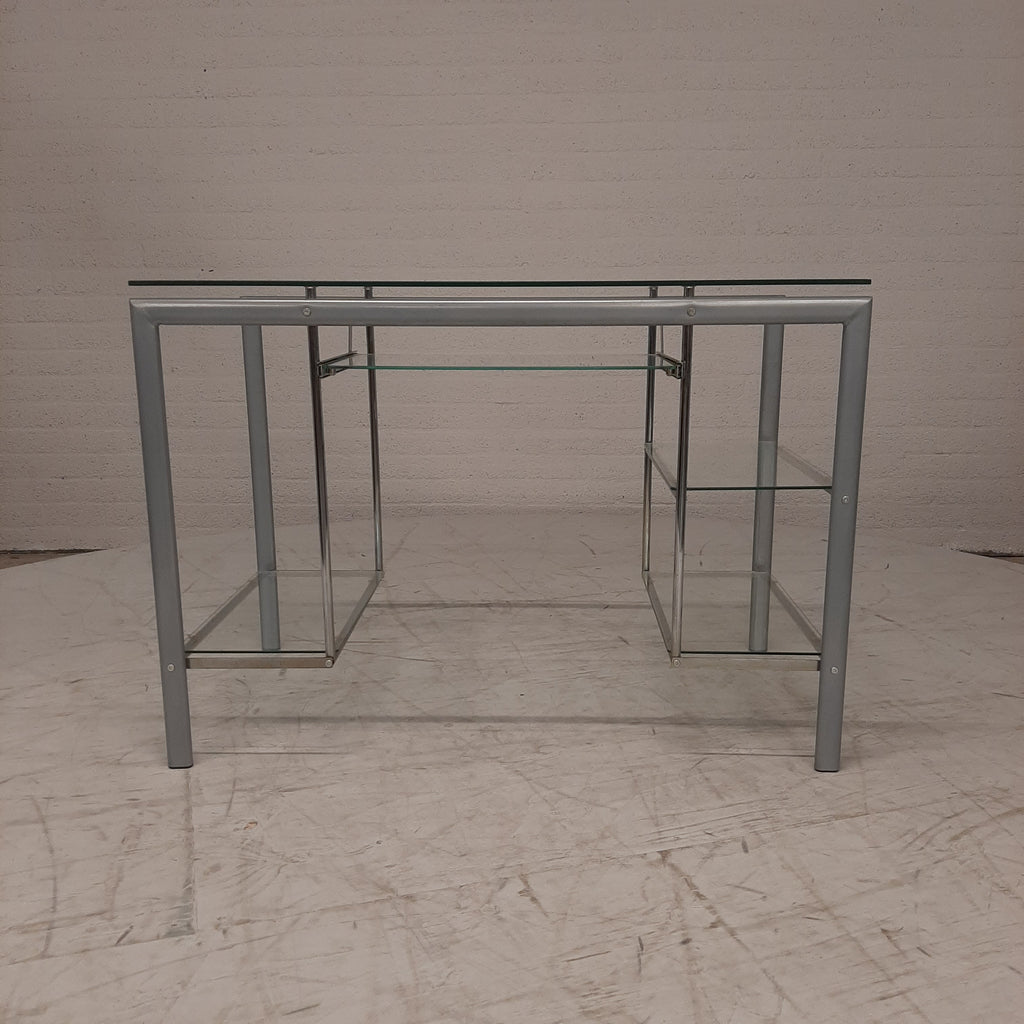 Glazen bureau op buizenframe