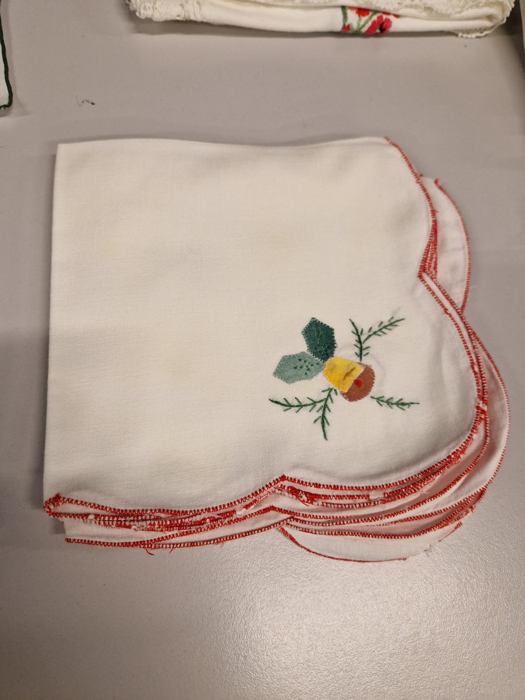 8 kerstservetten, fijn linnen en geborduurd, kerstklok, Duits