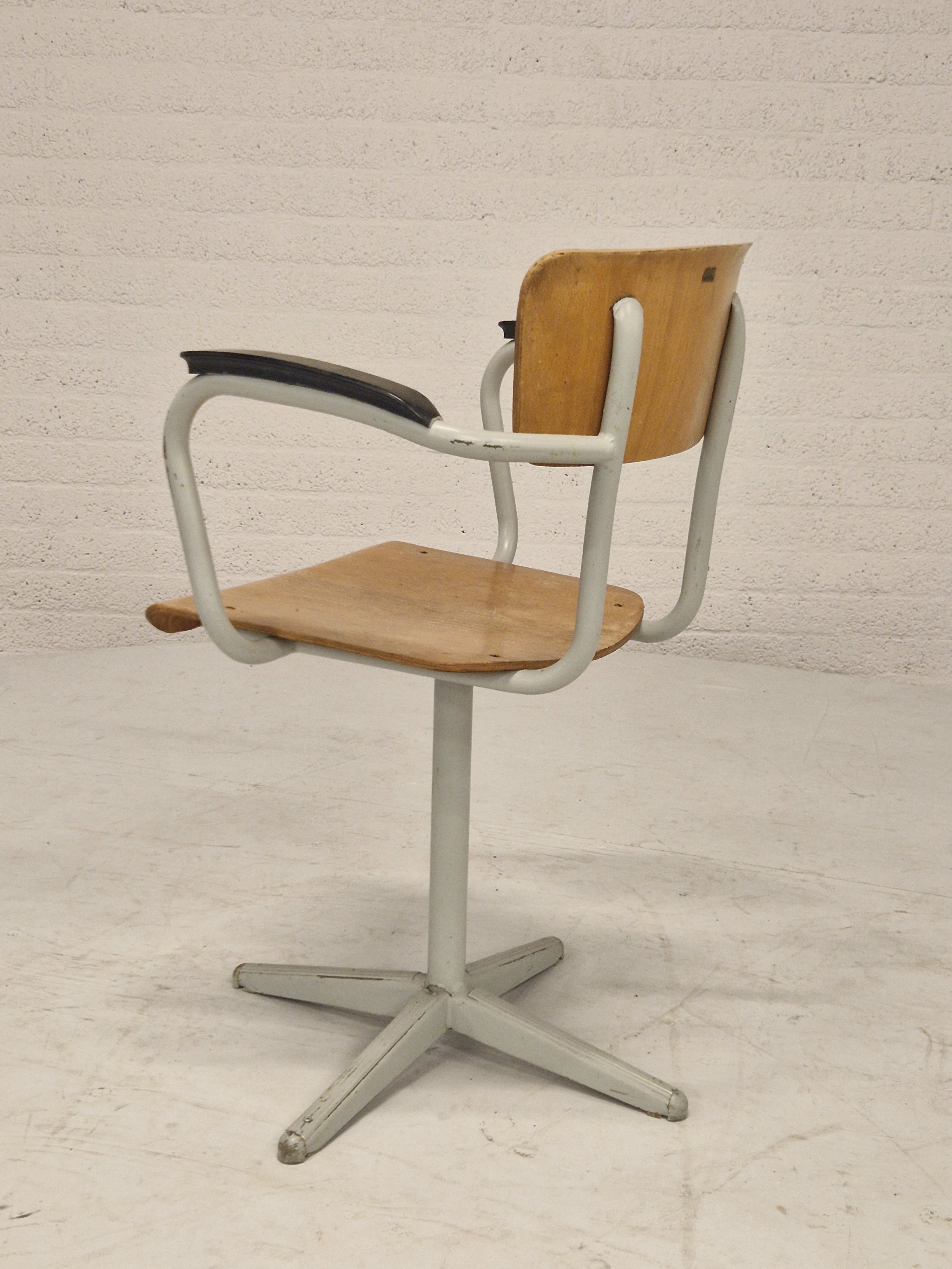 Industriele atelierstoel