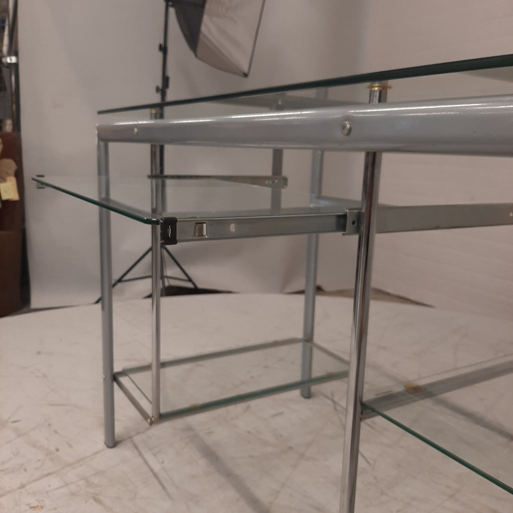 Glazen bureau op buizenframe