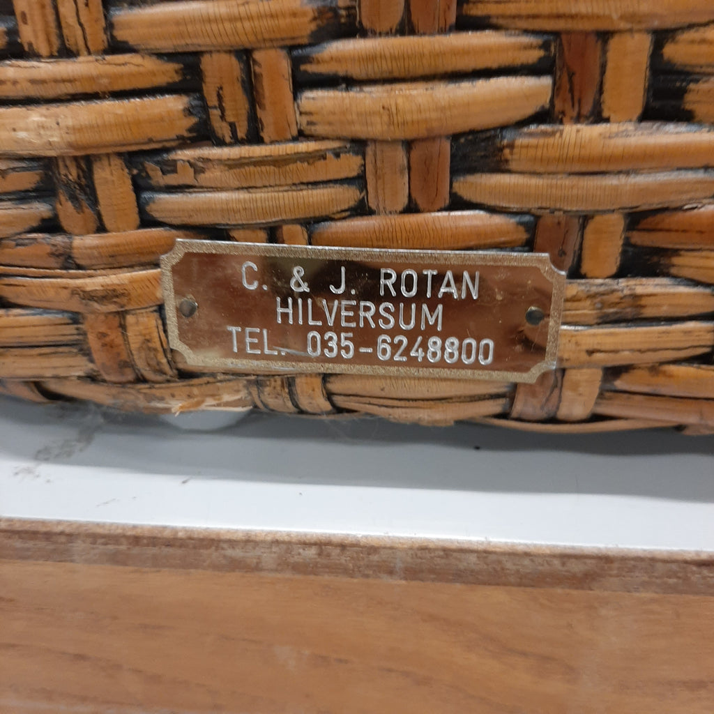 C & J rotan mand