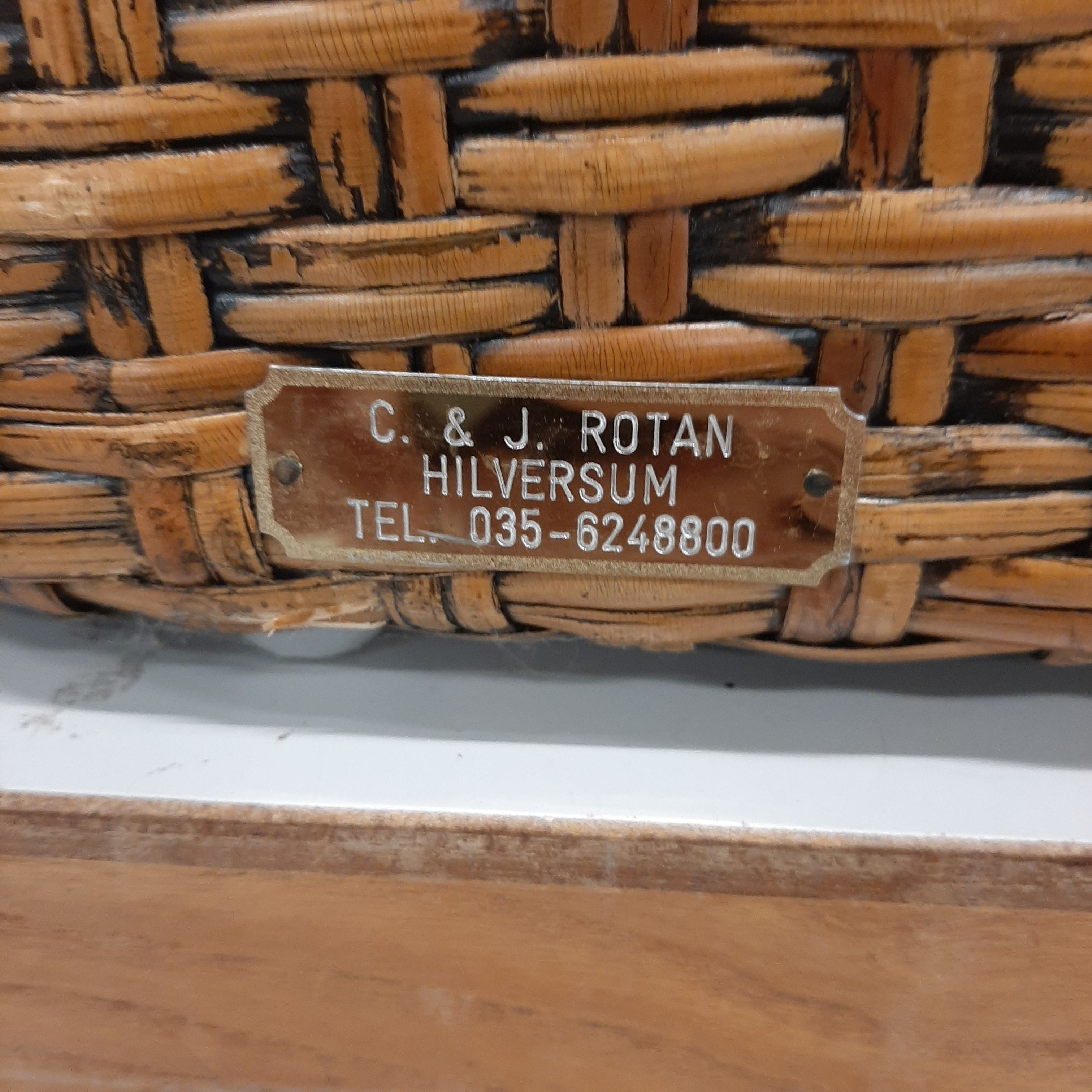 C & J rotan mand