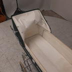 Vintage kinderwagen groen