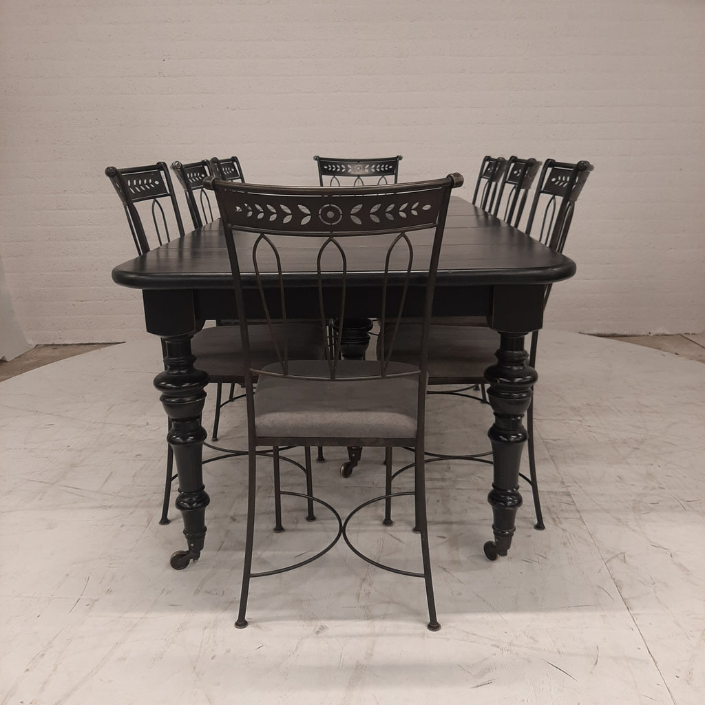 Set eettafel met 8 ijzeren Hobel Nizza stoelen