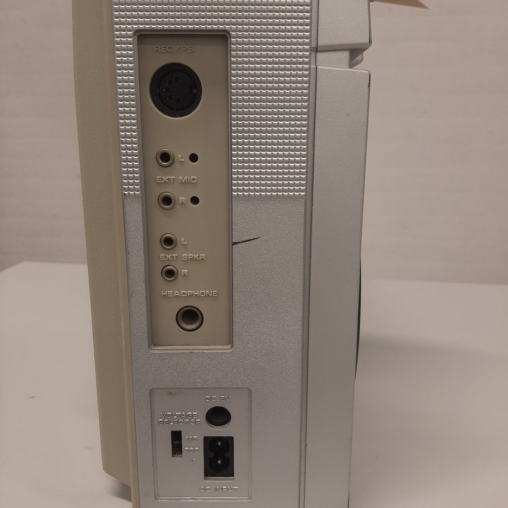 Sanyo 4 band cassette recorder