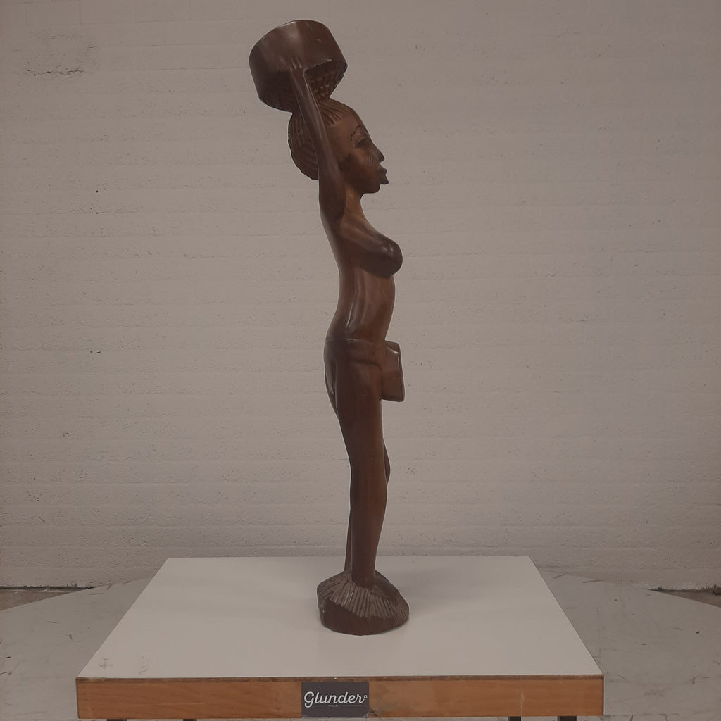 Houten beeld Afrikaanse vrouw