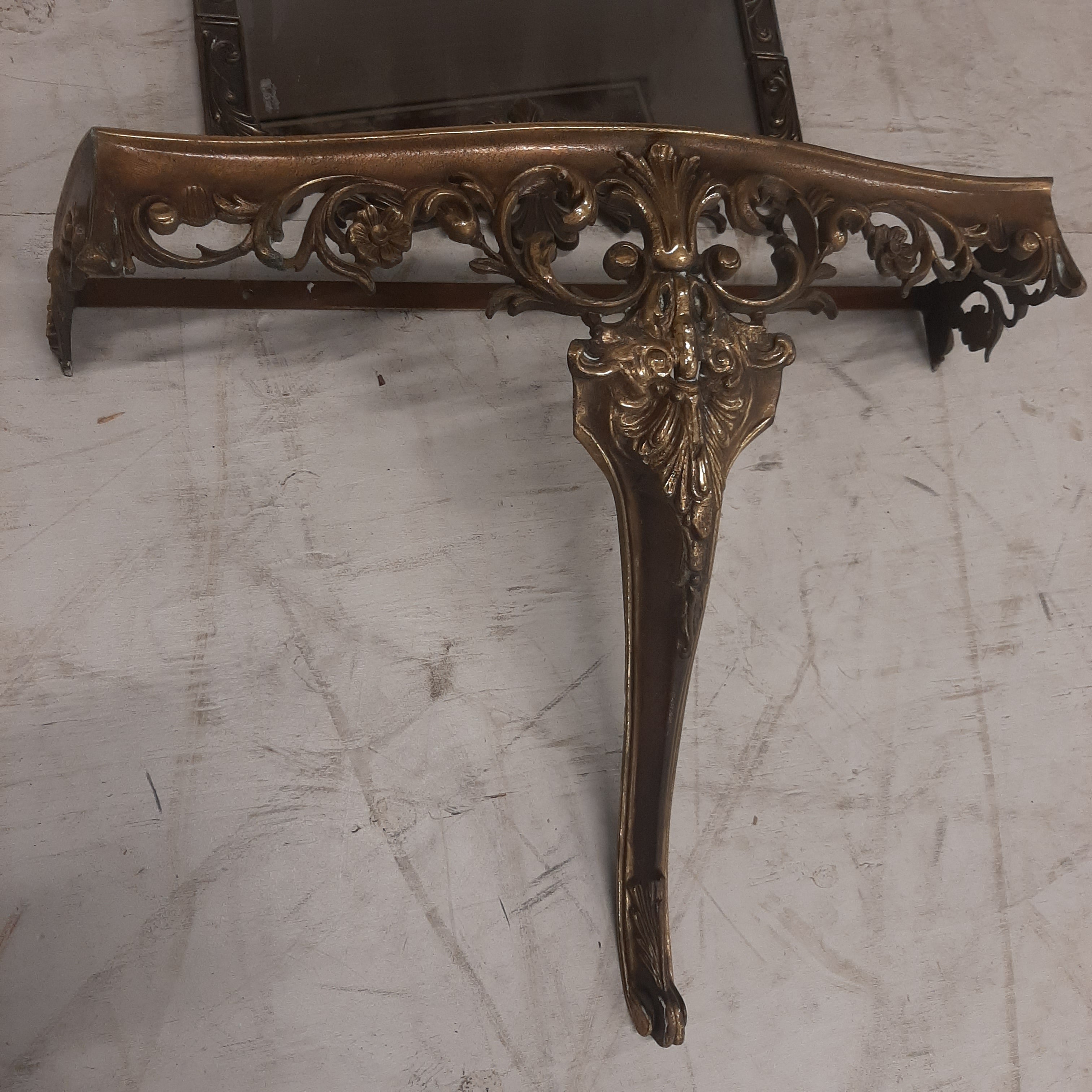 Metalen spiegel met console