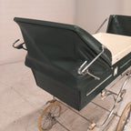 Vintage kinderwagen groen