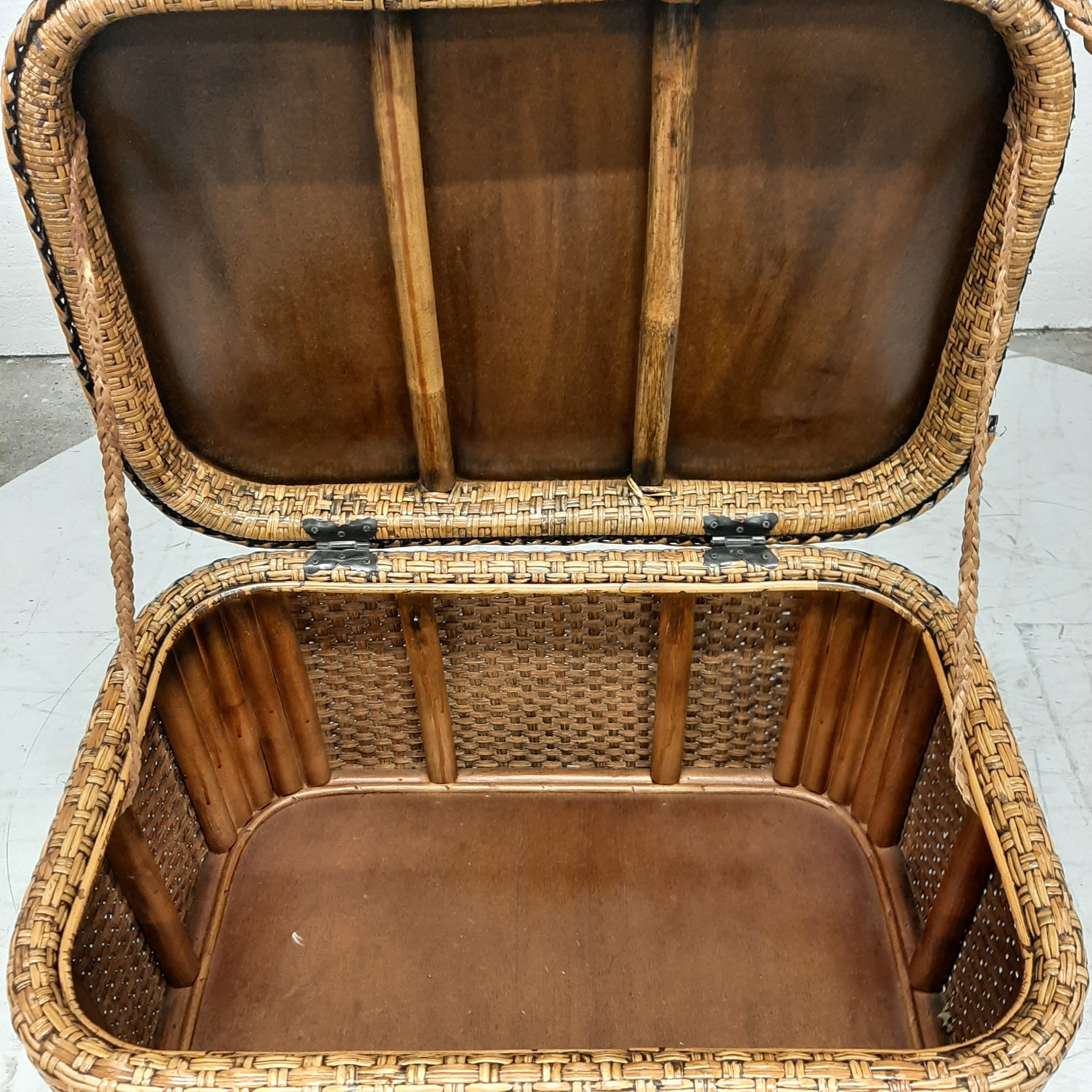 C & J rotan mand