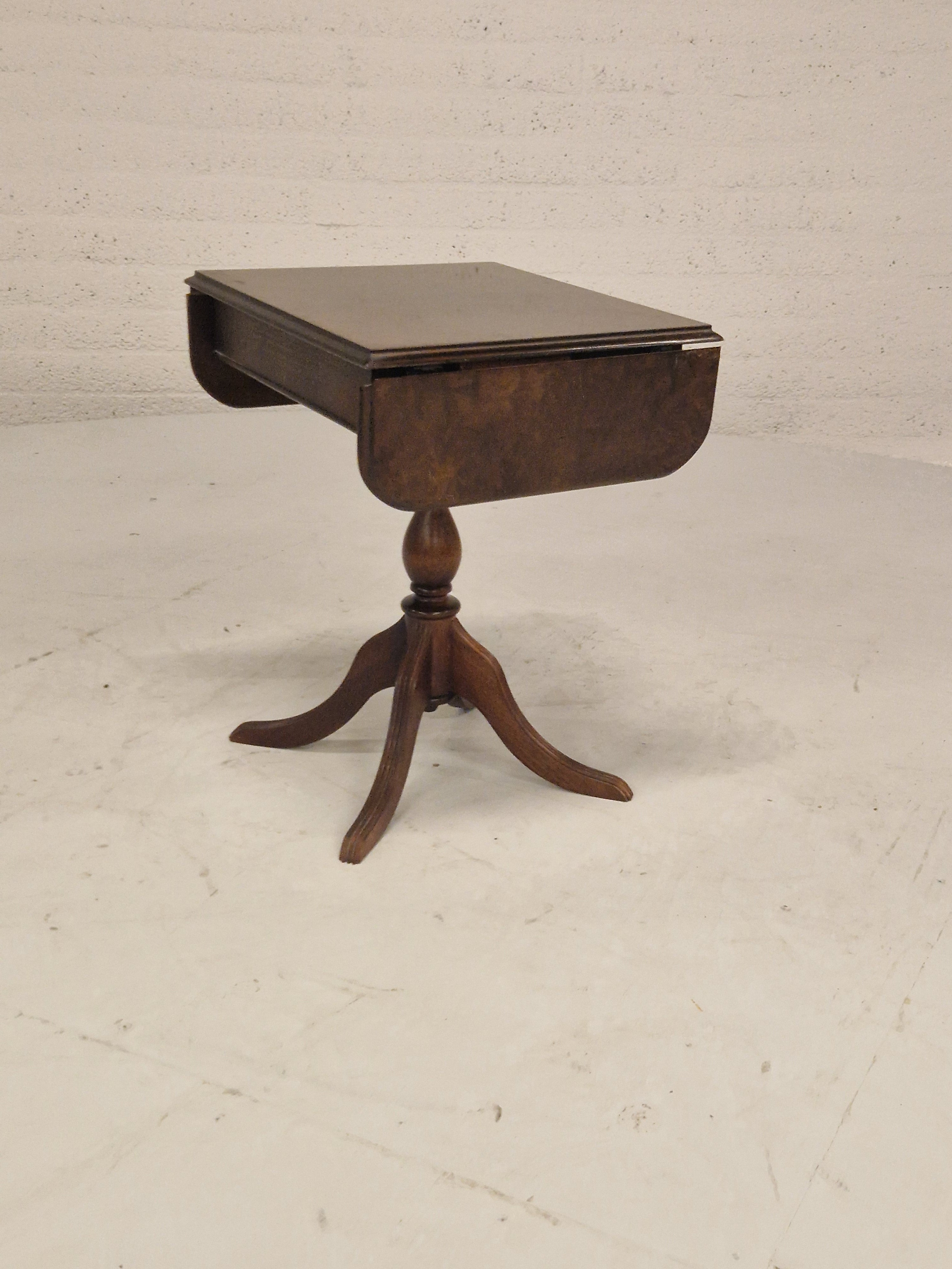 Bijzettafel, hangoor