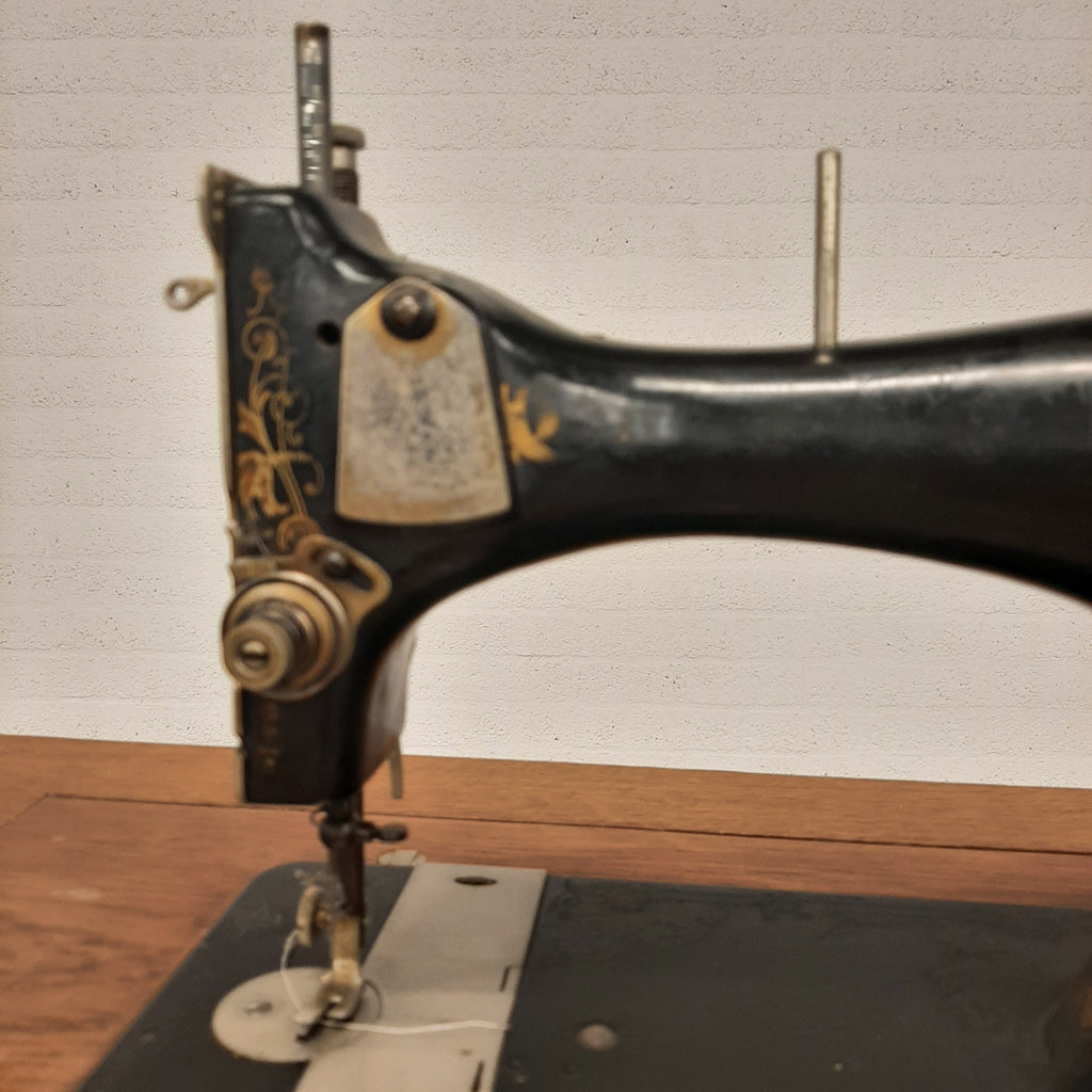 Gazelle trapnaaimachine in meubel