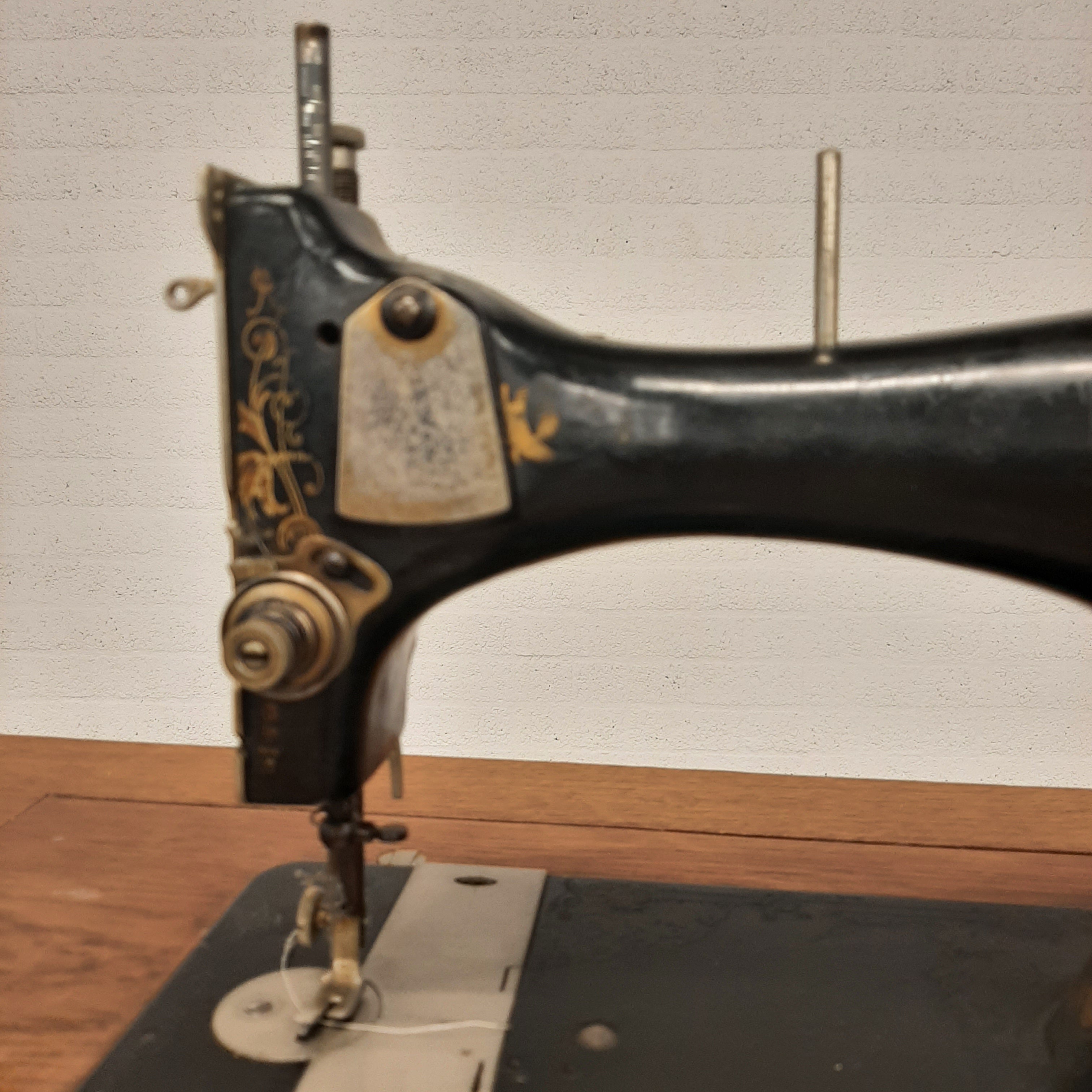 Gazelle trapnaaimachine in meubel