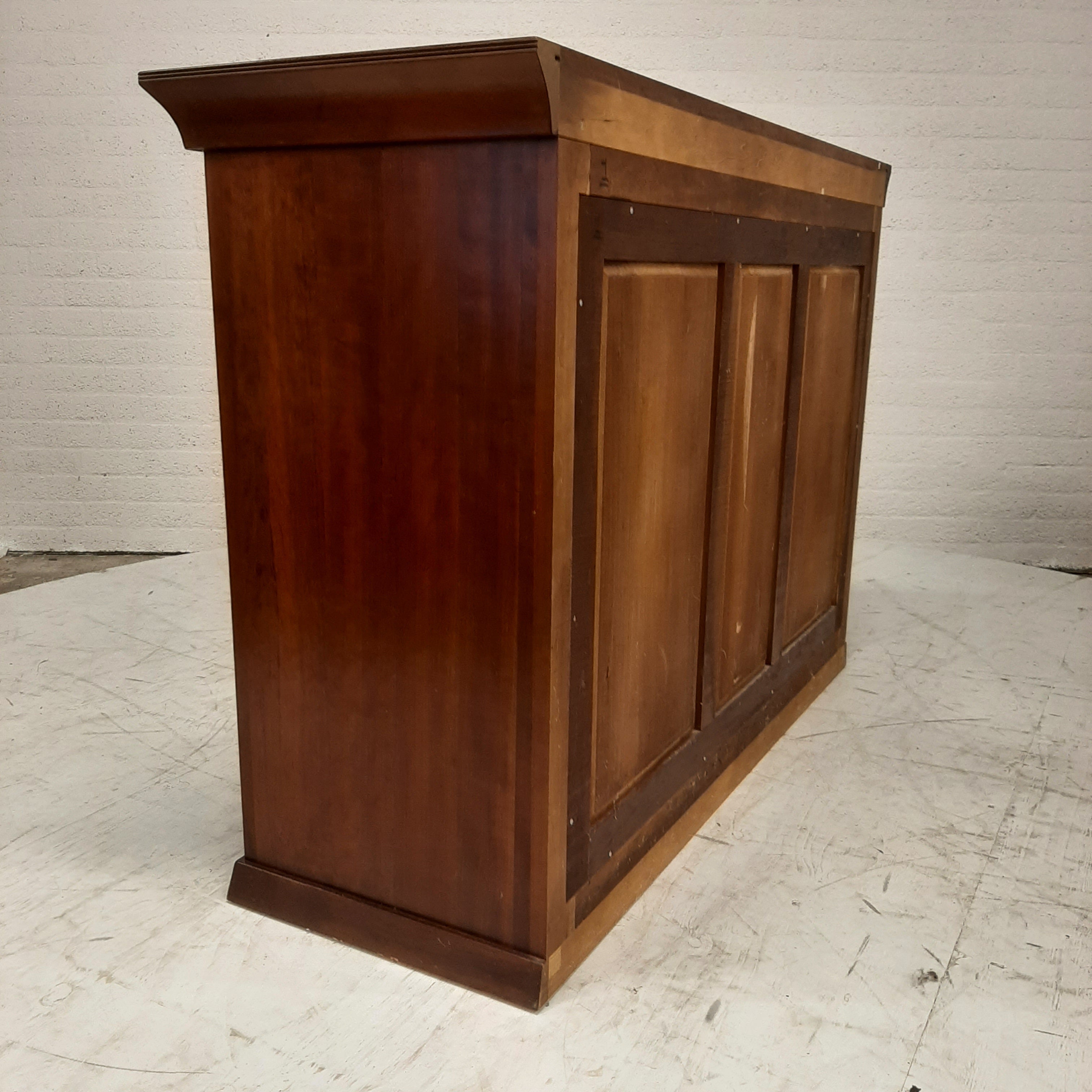 Klassiek dressoir 2 deurs / 6 lades