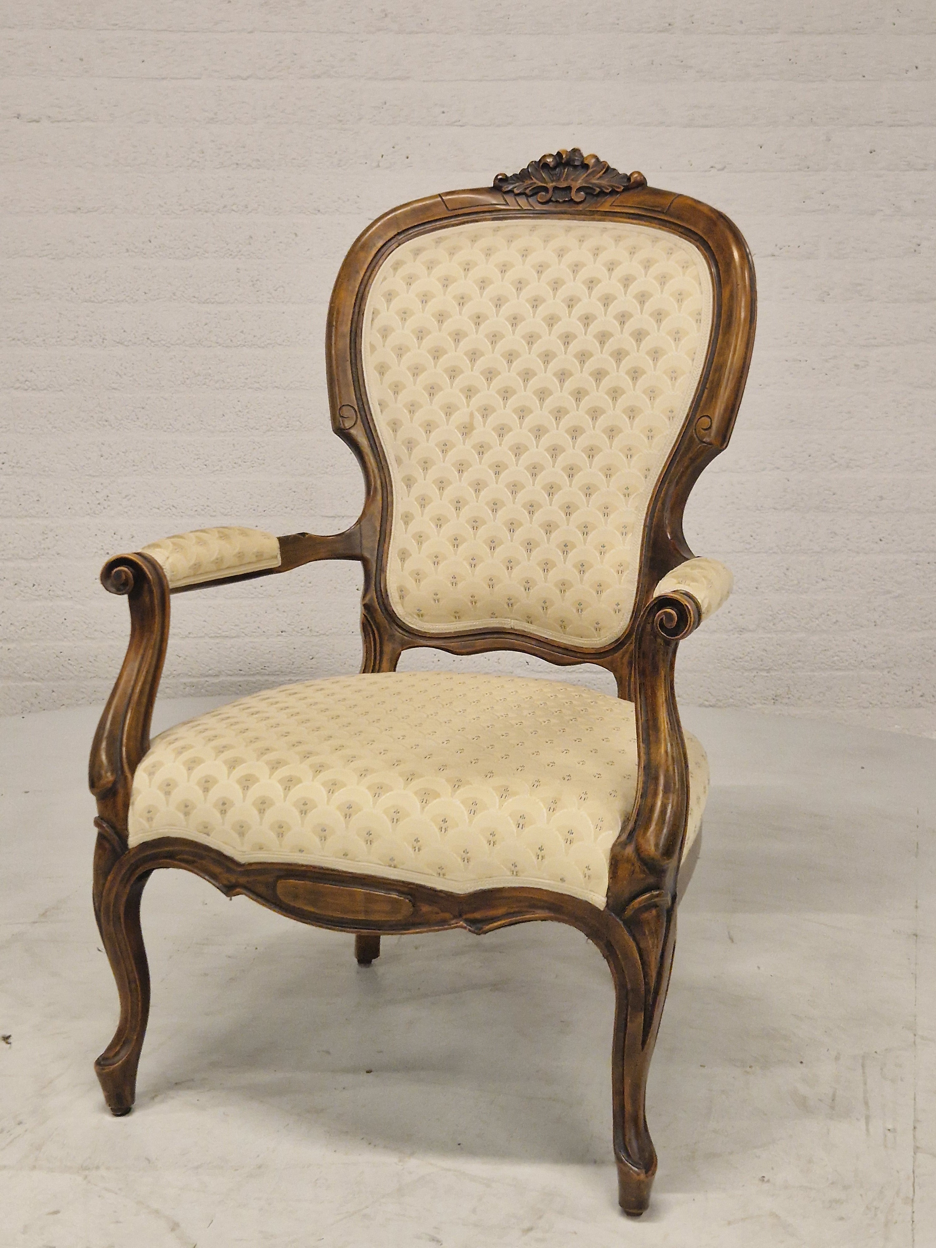 Arm chair